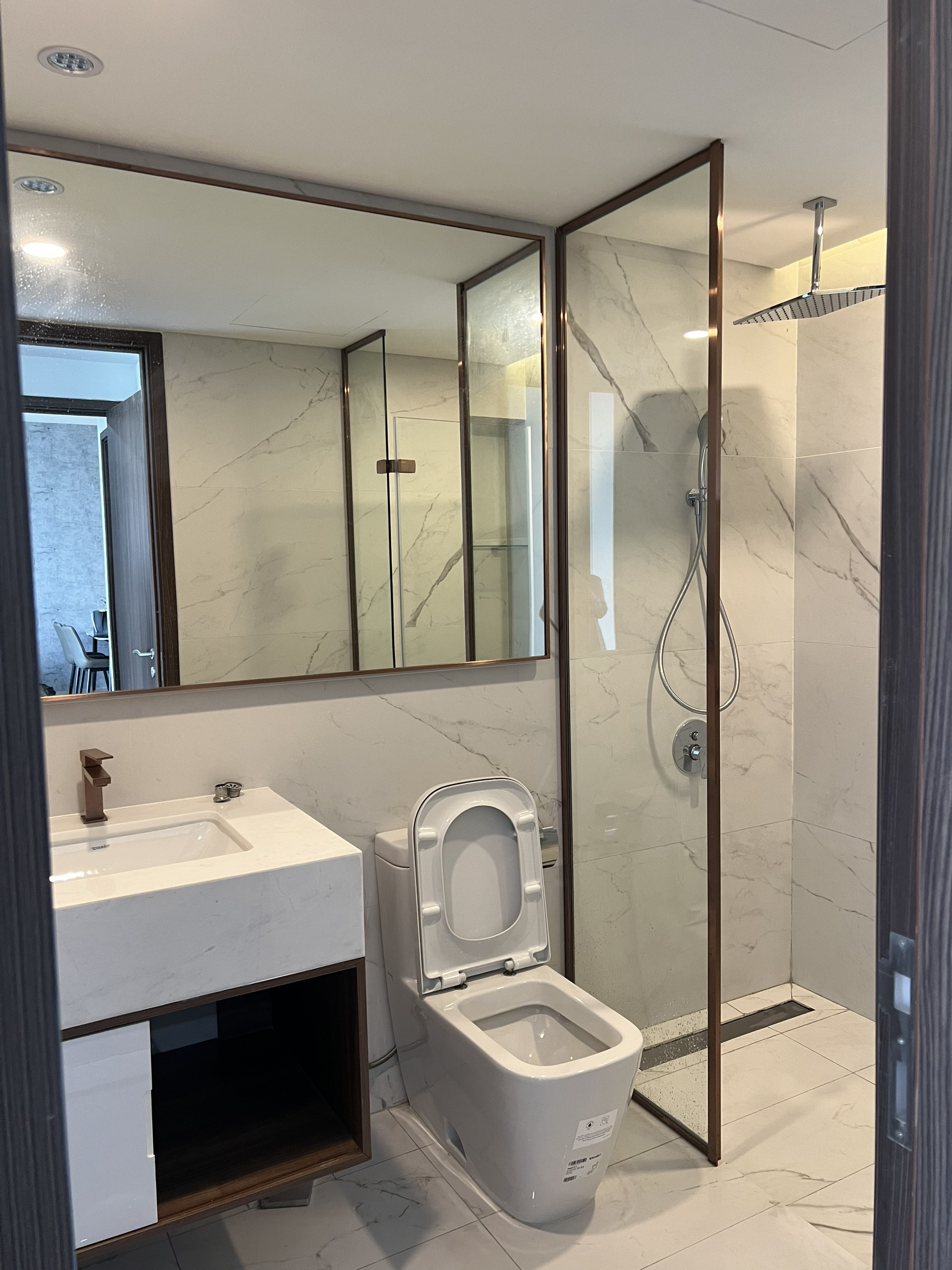 Cần cho thuê căn hộ cao cấp Midtown The Peak. Diện tích: 80m, 2 phòng ngủ, nội thất đầy đủ, giá chỉ: 25 tr/ tháng. Anh chị  xem nhà liên hệ:  hotline Ngọc Thư ( zalo, viber) - 3160