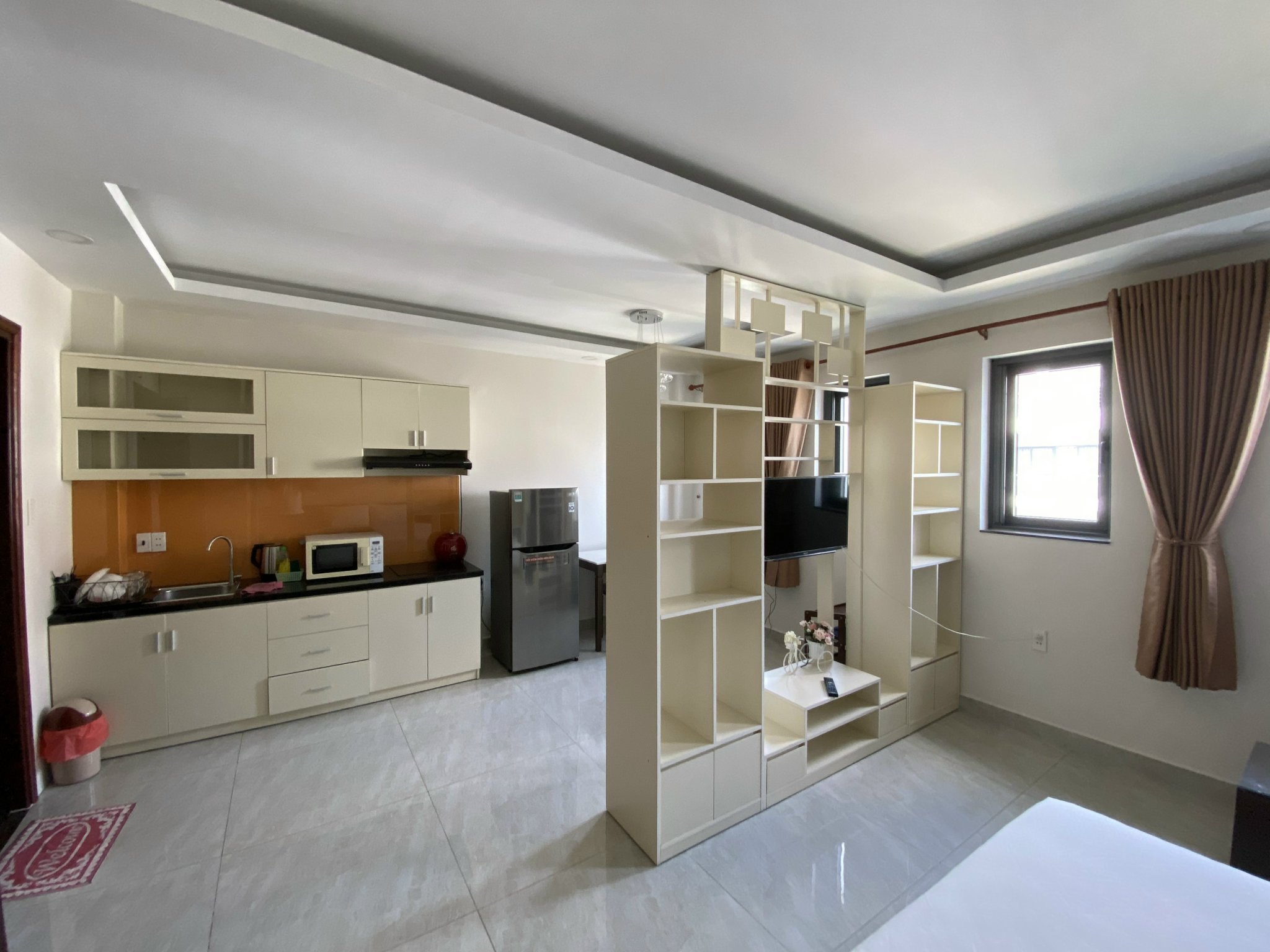 Cần bán Căn Hộ Dịch Vụ Hưng Gia đường lớn, nhà có hầm và thang máy. Liên hệ: hotline Em Thành Luân