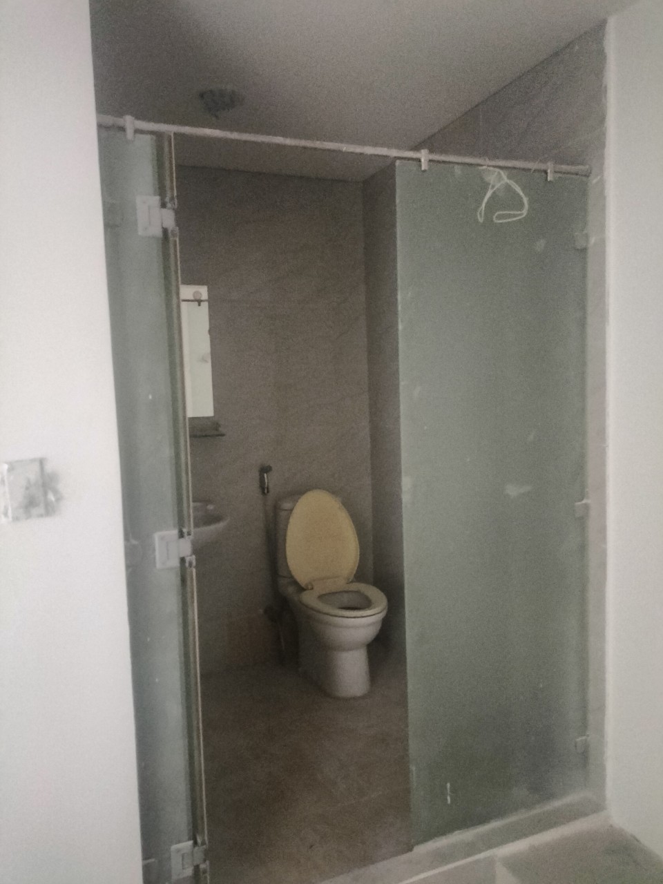 Cho thuê mặt bằng nhà phố  Hưng Gia 1 , Phú Mỹ Hưng DT:111m2, 1 trệt,lững ,2 lầu, nhà thô tiện Deco theo yêu cầu kinh doanh. Giá 2.200$ ,Vui lòng LH: hotline6 /Zalo/Viber - 3194