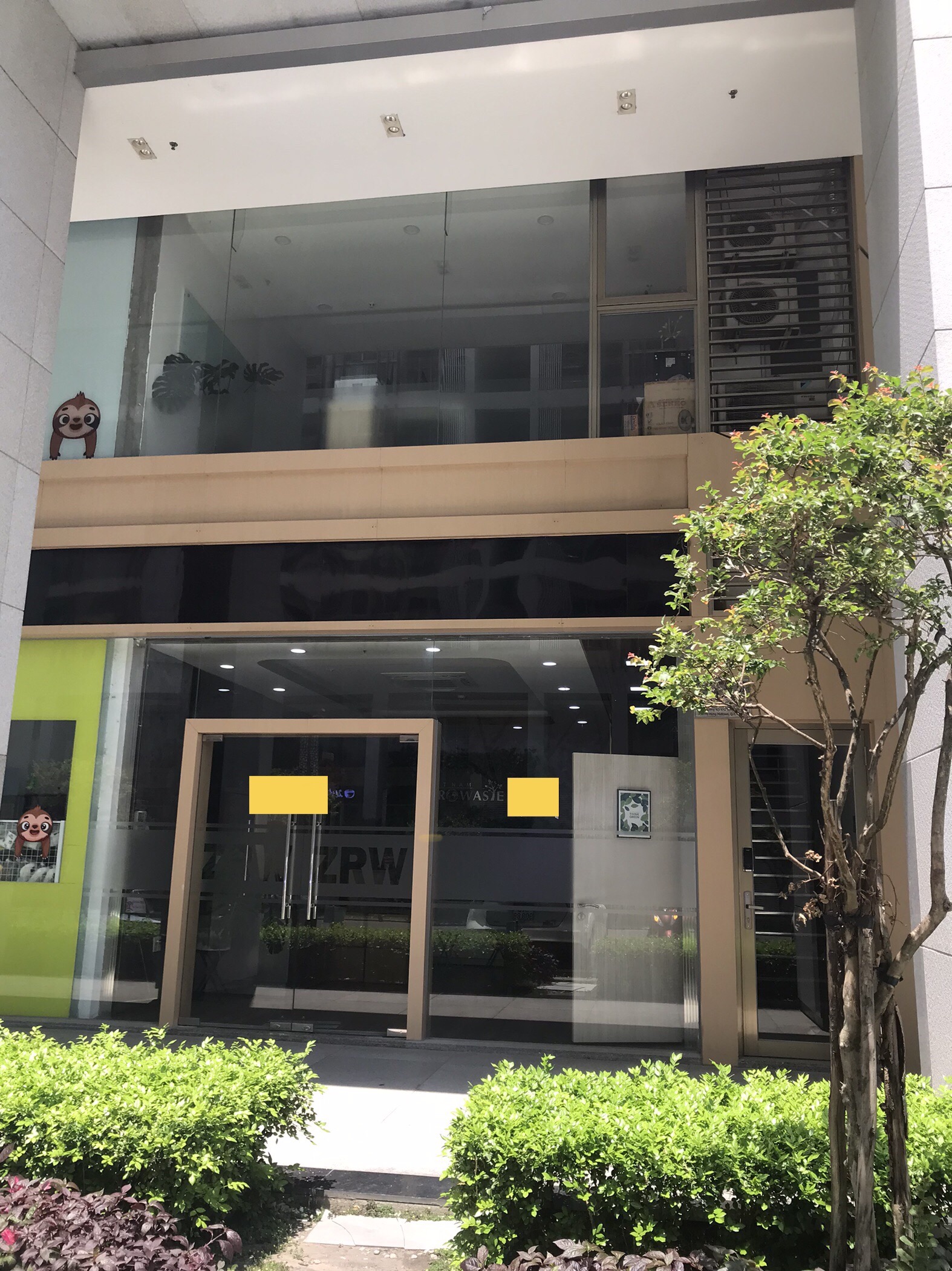 Cho thuê căn shophouse tầng trệt Midtown M6 Phú Mỹ Hưng, quận 7. Căn shop có lửng diện tích hơn 70m, shop hoàn thiện, có WC tầng trệt và 2 máy lạnh. Giá: 35 triệu/ tháng. Quý khách xem nhà liên hệ: hotline Ngọc Thư