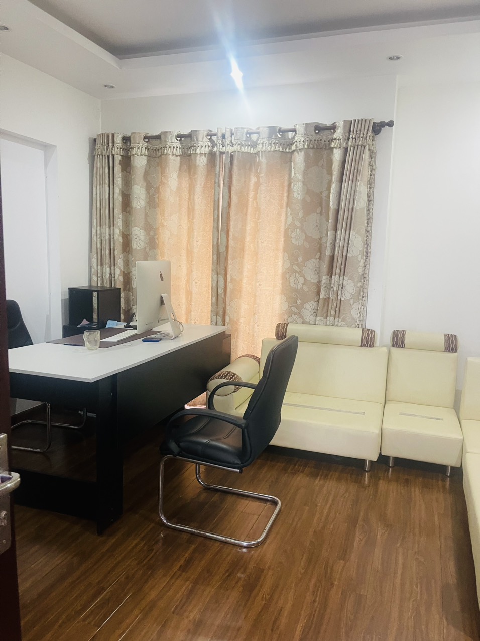 Cho thuê nhà nguyên căn đường Cao Triều Phát. Đường thông đẹp nhất khu Hưng Gia Hưng Phước. Hướng Nam. Cho thuê nghành nghề sạch sẽ. Liên hệ: hotline Em Thành Luân - 3292