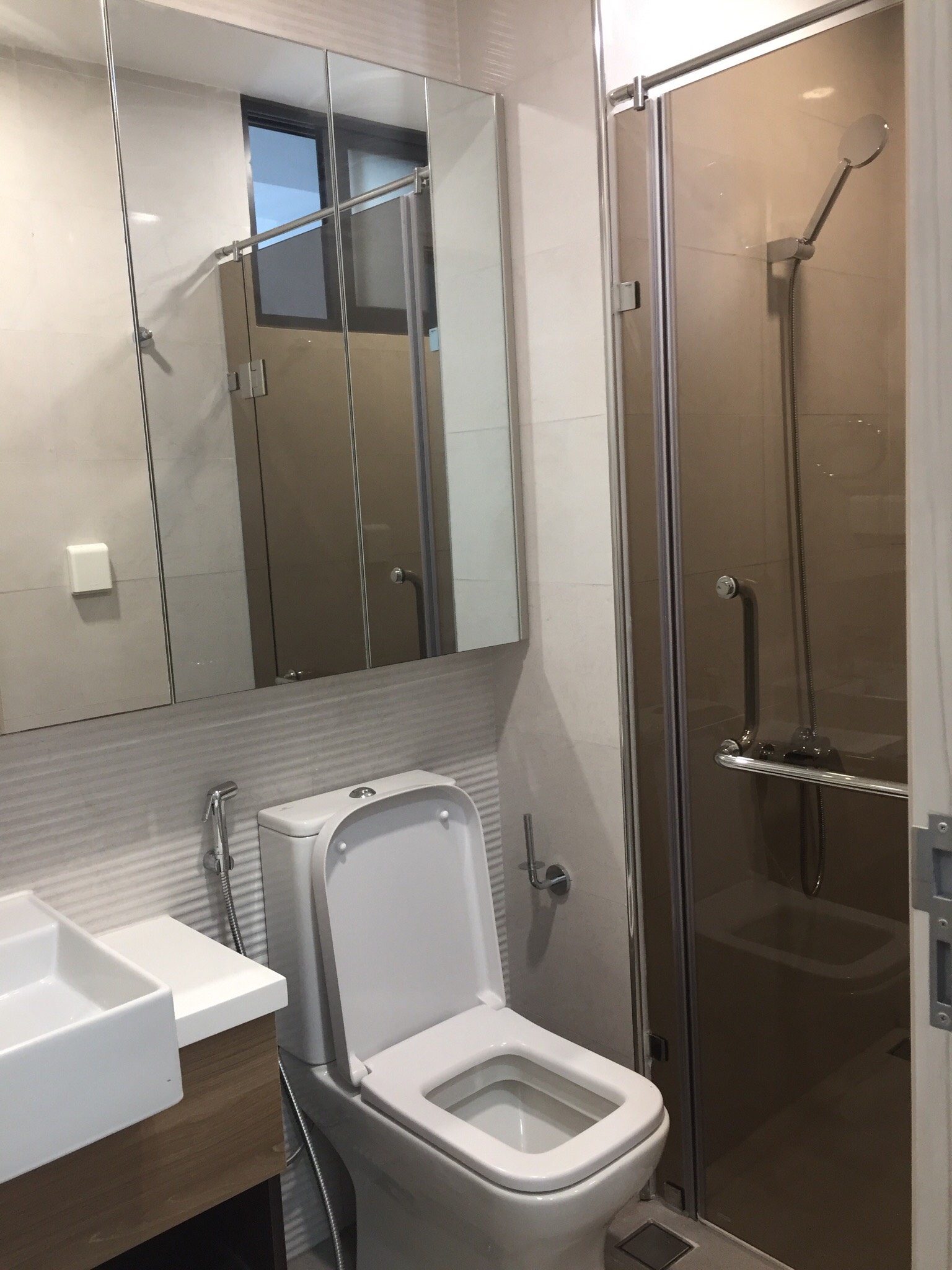 Cho thuê căn hộ Hưng Phúc Premier, phú mỹ hưng quận 7 . Căn góc 69m, 2 phòng ngủ, 2 wc.Nhà mới thiết kế chưa ai ở. Giá chỉ: 18 triệu/ tháng. Anh chị xem nhà liên hệ: hotline Ngọc Thư - 3355