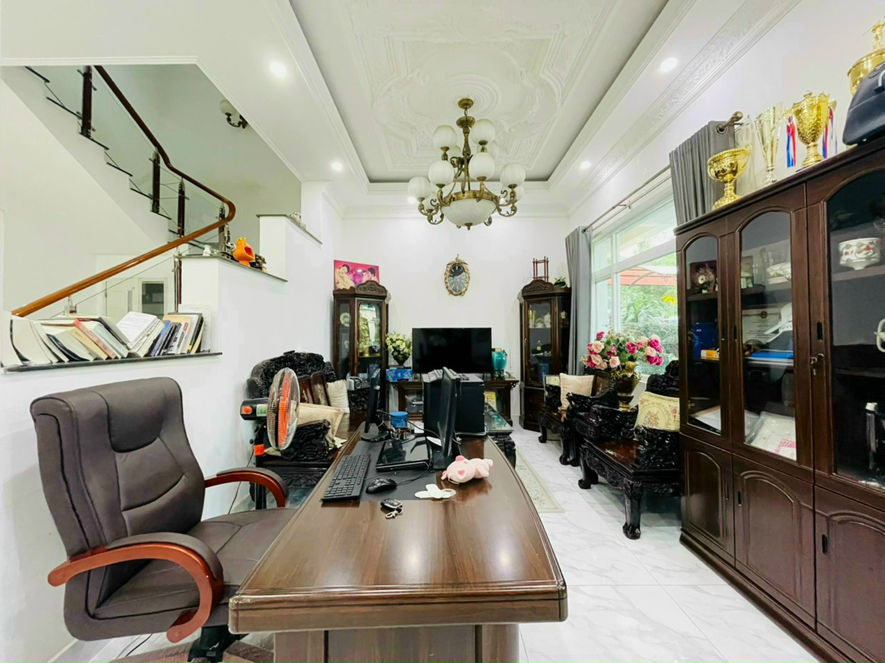 Cần bán nhanh nhà  Hưng Thái , Phú Mỹ Hưng Quận 7 - Khu Compound bảo vệ 24/24, Dt 7*18m nhà 1 trệt 2 lầu ,Full nội thất như hình , Hướng Bắc.Giá 25 tỷ. Vui lòng liên hệ: hotline /Zalo/Viber