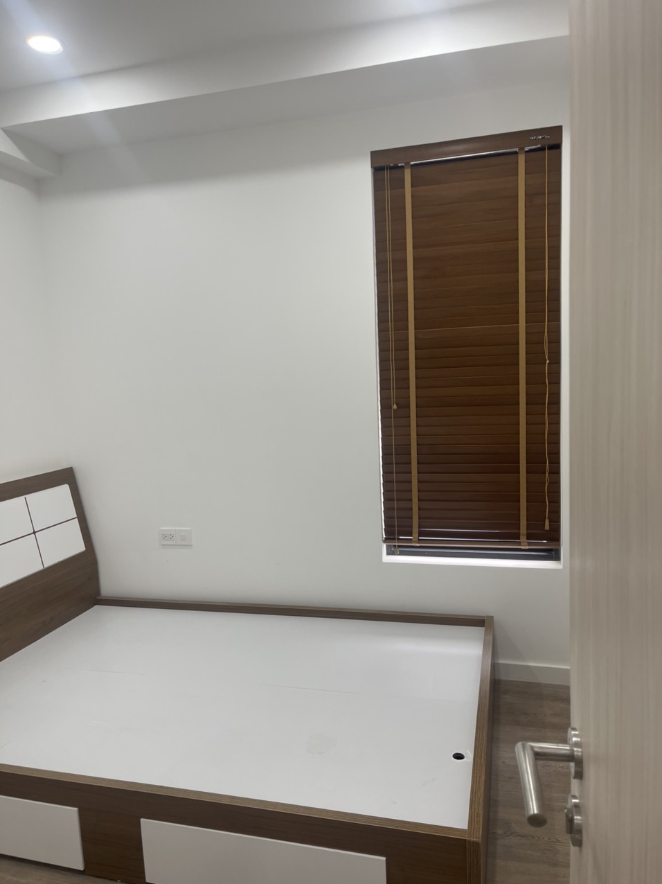 Cần cho thuê căn hộ Hưng Phúc Premier Phú Mỹ Hưng. Diện tích: 69m, 2 Phòng ngủ, đủ nội thất giá chỉ 17 triệu/ tháng. Quý khách xem nhà liên hệ: hotline Ngọc Thư ( zalo, viber) - 3389