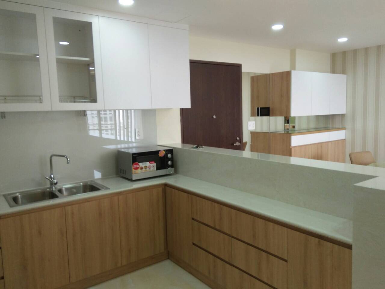 Cho thuê căn hộ Hưng Phúc Residence Phú Mỹ Hưng. Diện tích: 98m, 3 phòng ngủ, nội thất đầy đủ, lầu cao. Giá chỉ: 25 triệu/ tháng. Quý khách xem nhà liên hệ: hotline Ngọc Thư ( zalo, viber) - 3393