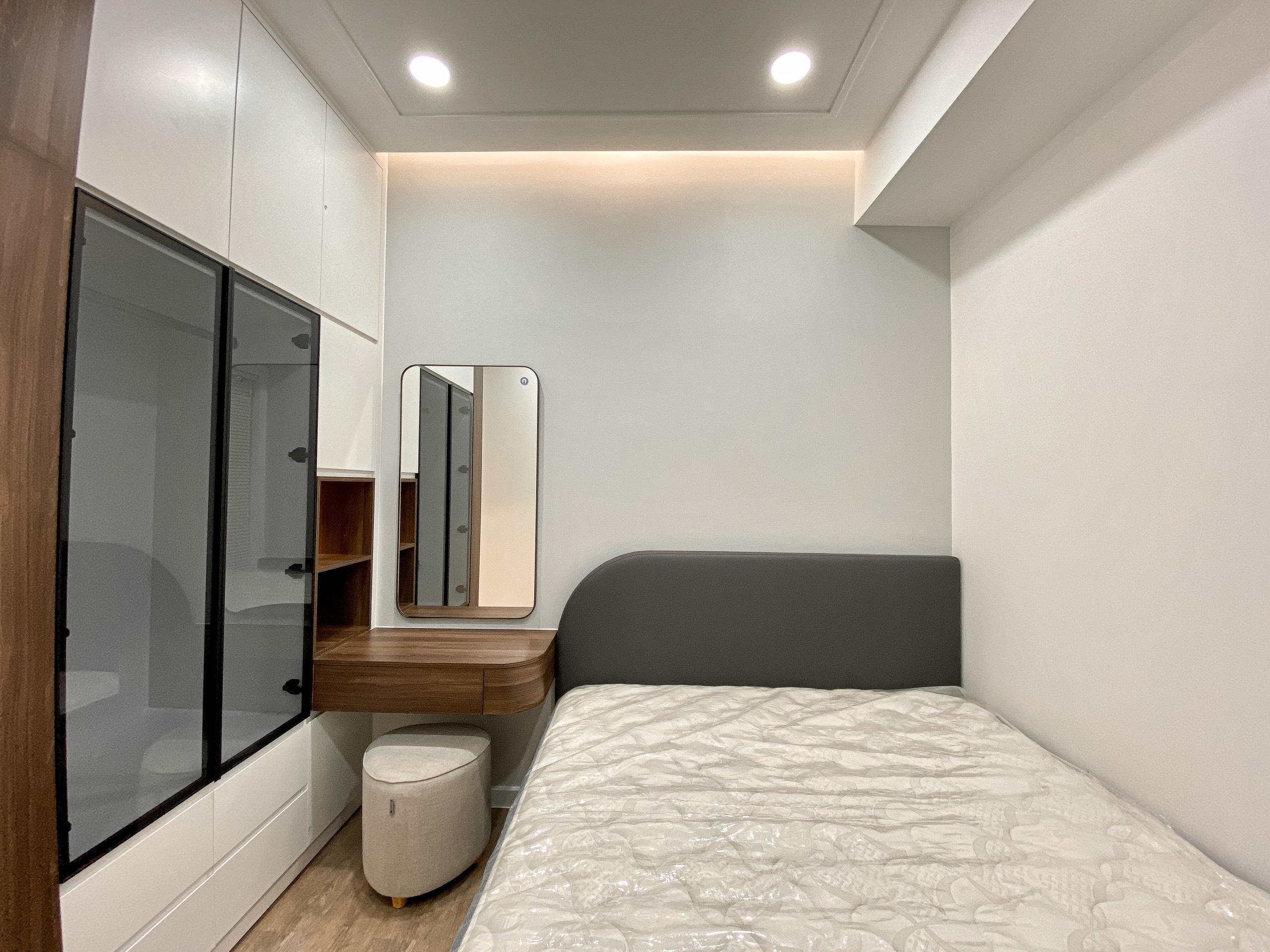 Cần cho thuê căn hộ Hưng Phúc Premier Phú Mỹ Hưng. Diện tích: 69m, 2 Phòng ngủ, nhà mới decor nội thất cao cấp. giá chỉ 20 triệu/ tháng. Quý khách xem nhà liên hệ: hotline Ngọc Thư ( zalo, viber ) - 3405