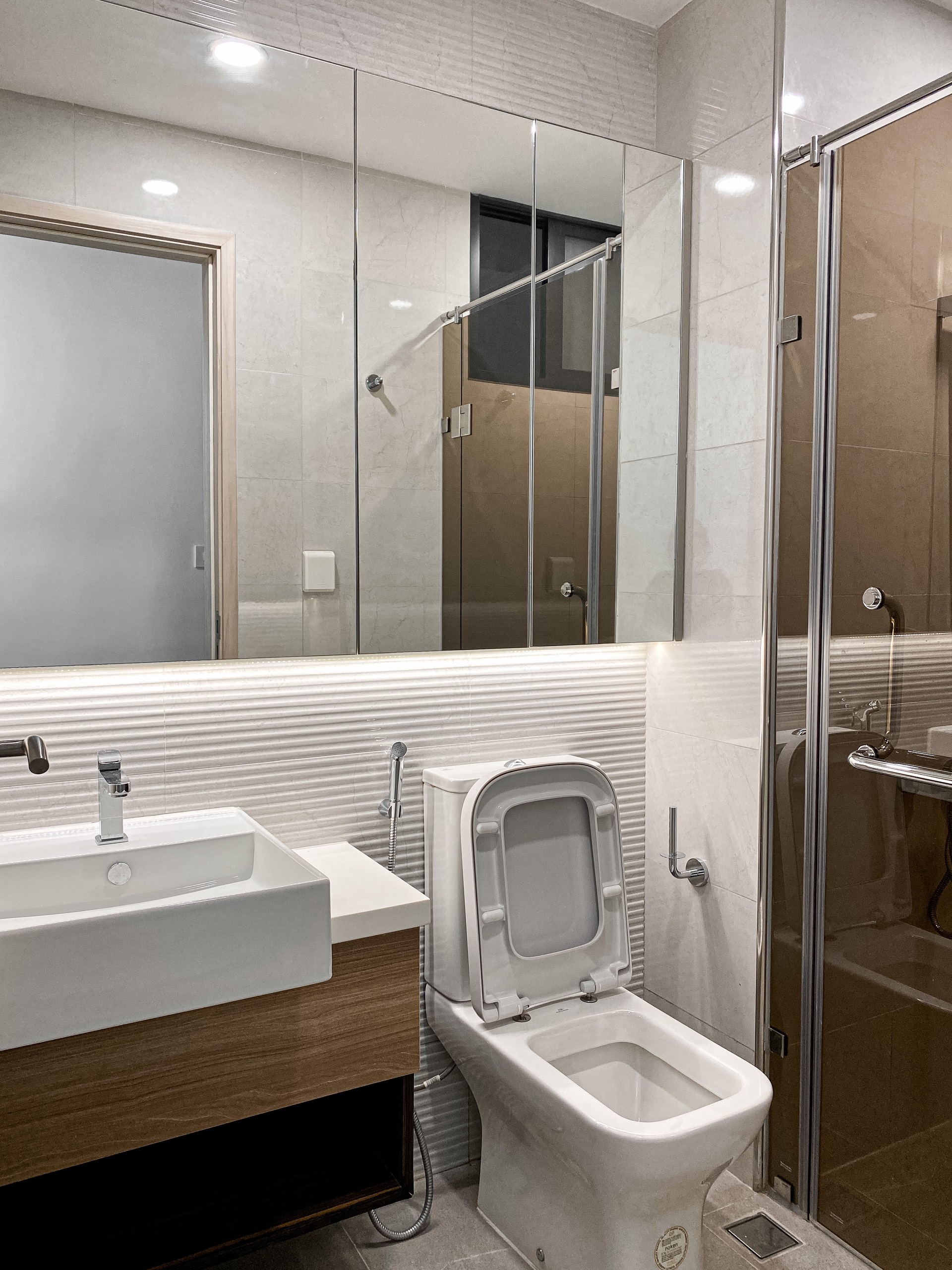 Cần cho thuê căn hộ Hưng Phúc Premier Phú Mỹ Hưng. Diện tích: 69m, 2 Phòng ngủ, nhà mới decor nội thất cao cấp. giá chỉ 20 triệu/ tháng. Quý khách xem nhà liên hệ: hotline Ngọc Thư ( zalo, viber ) - 3406