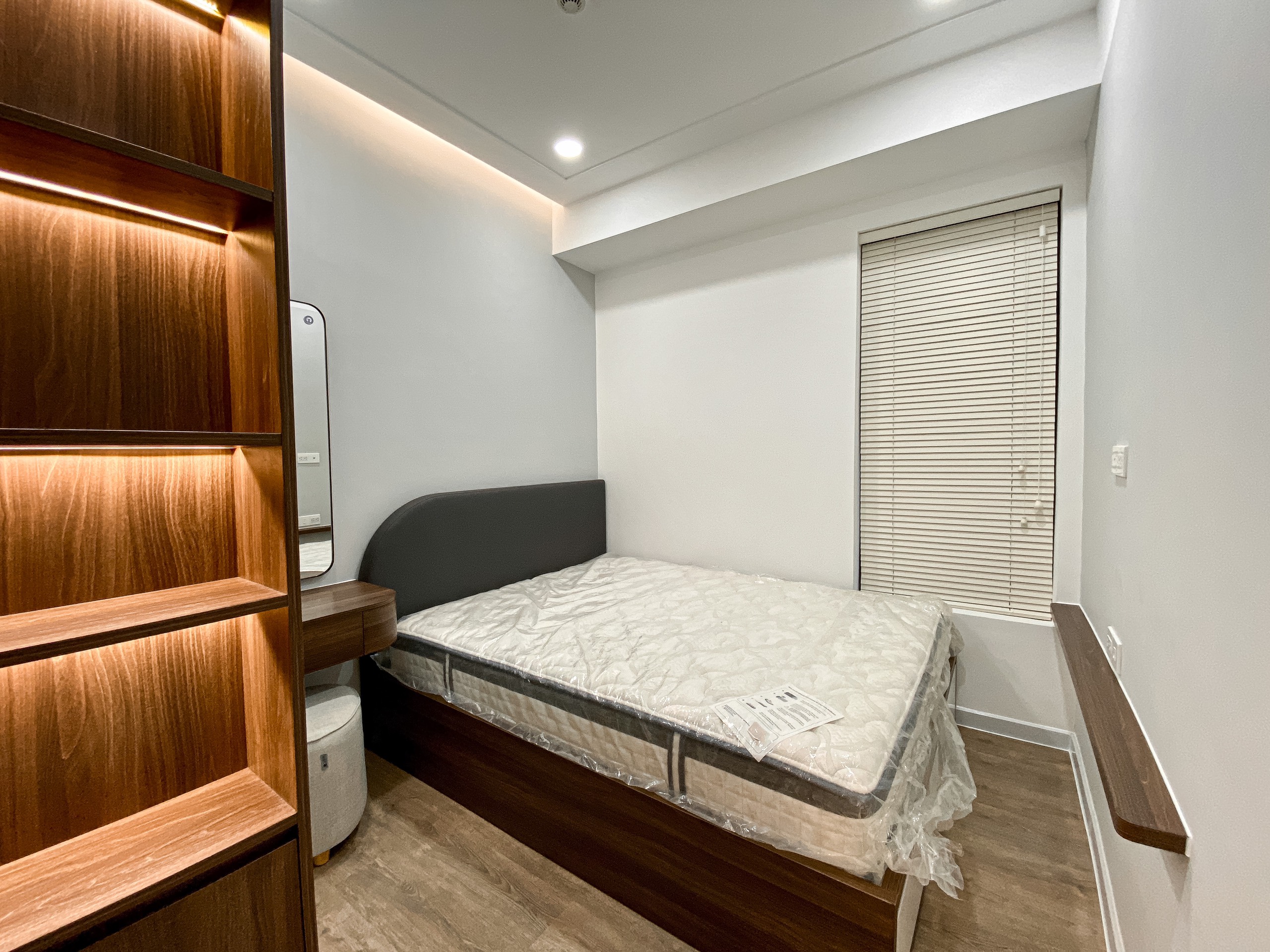 Cần cho thuê căn hộ Hưng Phúc Premier Phú Mỹ Hưng. Diện tích: 69m, 2 Phòng ngủ, nhà mới decor nội thất cao cấp. giá chỉ 20 triệu/ tháng. Quý khách xem nhà liên hệ: hotline Ngọc Thư ( zalo, viber ) - 3404