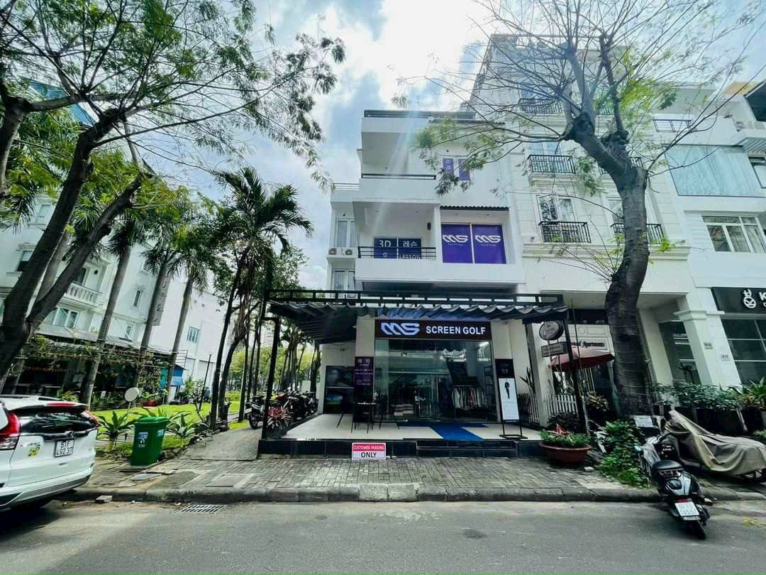 Cần bán nhà phố kinh doanh Hưng Phước 4- Phú Mỹ Hưng. Diện tích 8x18,5m. Trệt, lửng, 3 lầu. Căn góc công viên rộng, thoáng. Đang cho thuê dài hạn 90tr/ tháng , giá bán nhanh chỉ  45 tỷ. Quý khách xem nhà liên hệ: hotline Ngọc Thư