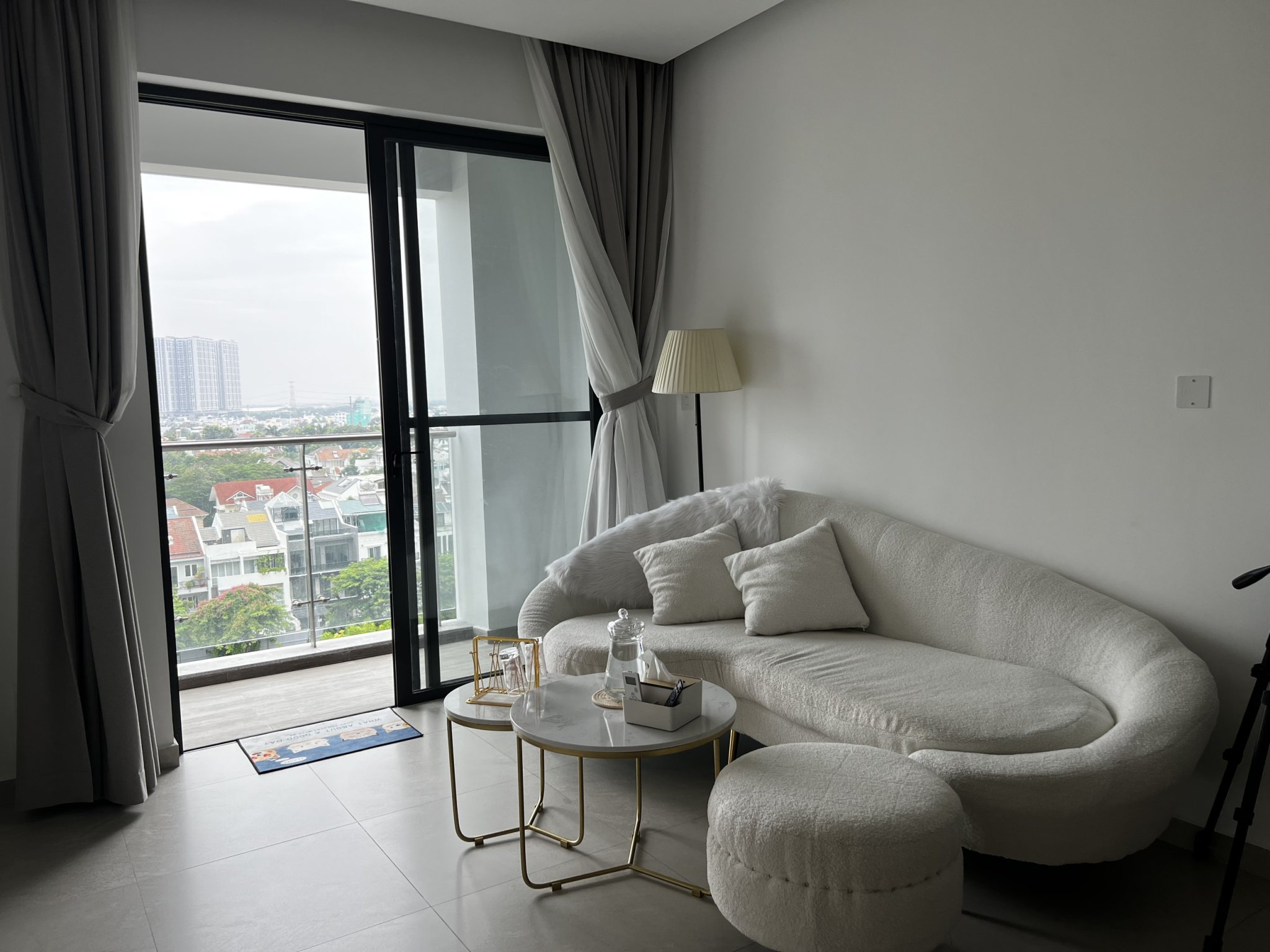 Cần bán căn hộ Hưng phúc Premier Phú Mỹ Hưng. Diện tích:  69m, 2 phòng ngủ, nội thất đầy đủ, nhà đang cho thuê dài hạn. Giá chỉ: 5,5 tỷ. Quý khách xem nhà liên hệ: hotline Ngọc Thư ( zalo, viber)