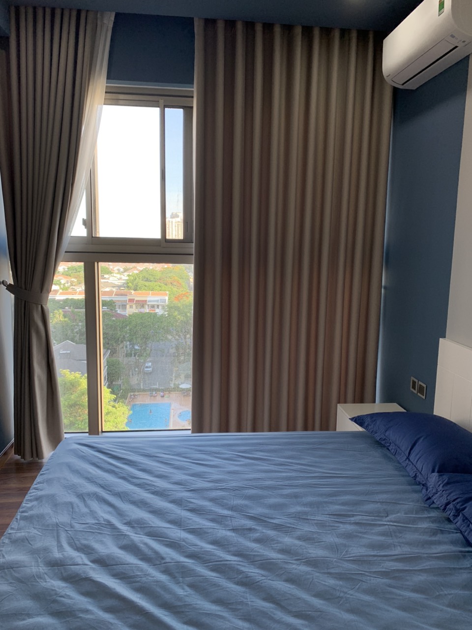 Cho thuê căn hộ Midtown The Grand Phú Mỹ Hưng. Diện tích: 89m, 2 phòng ngủ, nội thất đầy đủ, có ô xe tầng hầm. Giá chỉ 26 triệu/ tháng ( bao phí quản lý). Quý khách xem nhà liên hệ: hotline Ngọc Thư ( zalo, viber) - 3459