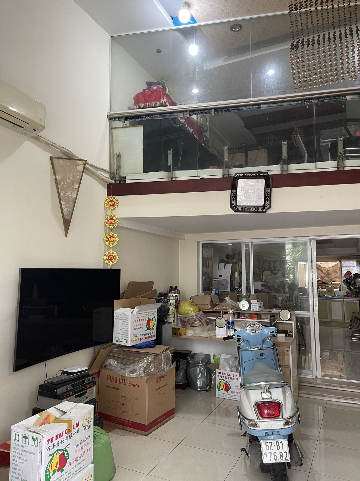 Cần tiền bán gấp nhà phố Hưng Gia. Thích hợp ở và làm văn phòng. Nhà Chủ đang ở nên kĩ và đẹp. Liên Hệ: hotline Em Thành Luân - 3487