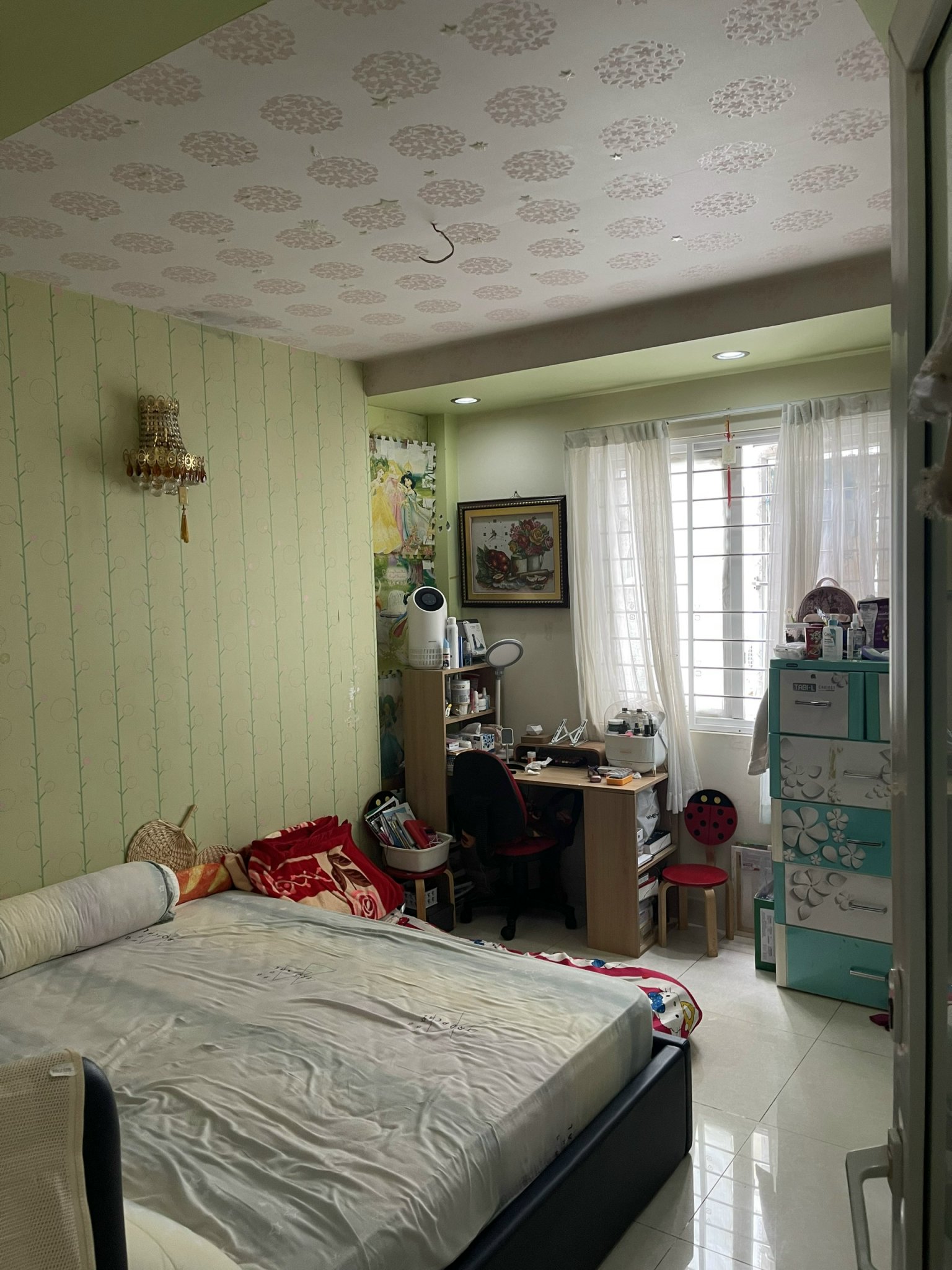 Cần tiền bán gấp nhà phố Hưng Gia. Thích hợp ở và làm văn phòng. Nhà Chủ đang ở nên kĩ và đẹp. Liên Hệ: hotline Em Thành Luân - 3489