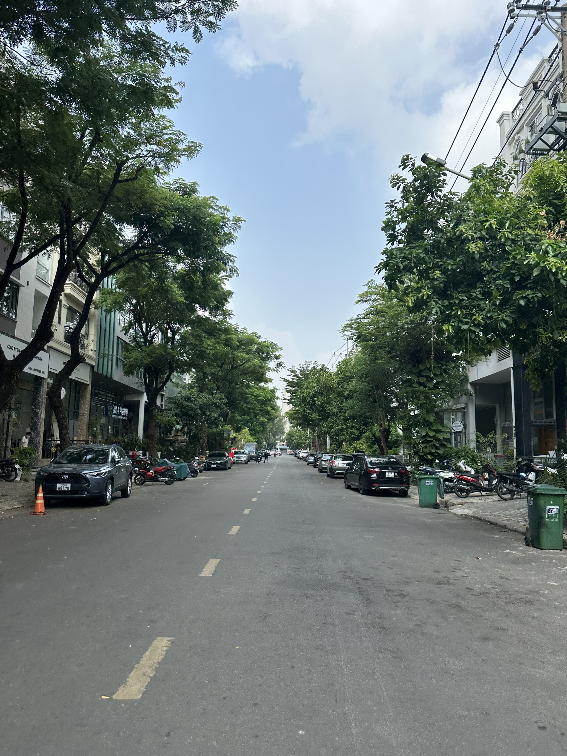 Em có lô đất kẹt ngân hàng cần bán gấp tại đường số 2 khu Hưng Gia 5, Phú Mỹ Hưng. Giá thấp hơn thị trường 20%. Xem vị trí xin liên hệ: hotline Em Thành Luân - 3506