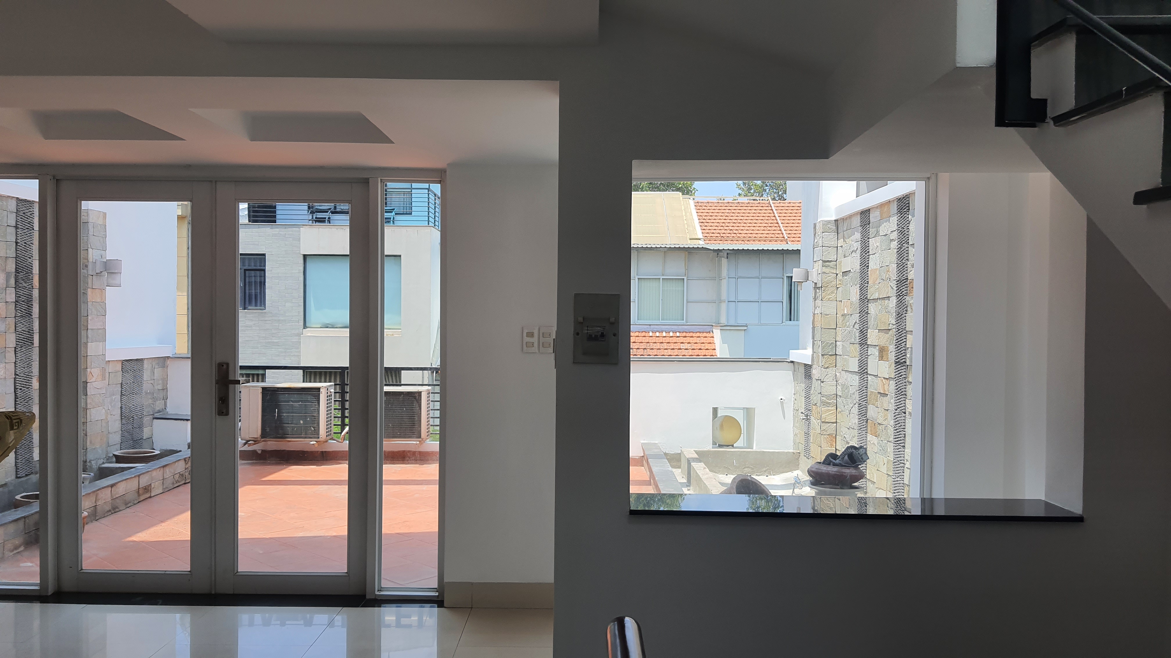 Cho thuê nhà phố kinh doanh Hưng Gia Hưng Phước Phú Mỹ Hưng. Diện tích 6x18,5m. Trệt, lửng, 3 lầu. Nhà trống, 5 phòng . Thích hợp vừa ở vừa làm văn phòng. Gía chỉ: 45tr tháng Quý khách xem nhà liên hệ: hotline Ngọc Thư - 3533