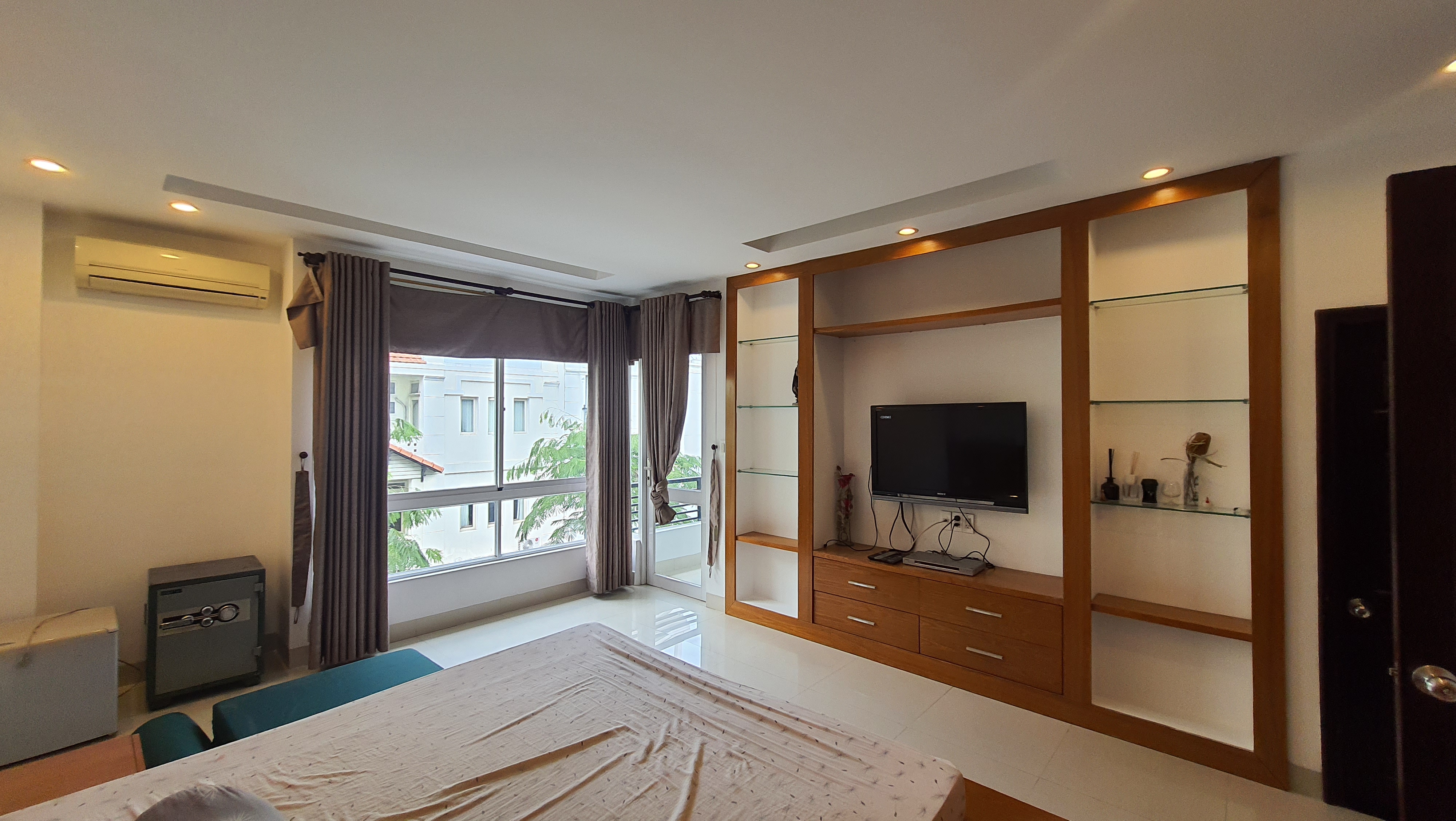 Cho thuê nhà phố kinh doanh Hưng Gia Hưng Phước Phú Mỹ Hưng. Diện tích 6x18,5m. Trệt, lửng, 3 lầu. Nhà trống, 5 phòng . Thích hợp vừa ở vừa làm văn phòng. Gía chỉ: 45tr tháng Quý khách xem nhà liên hệ: hotline Ngọc Thư - 3528
