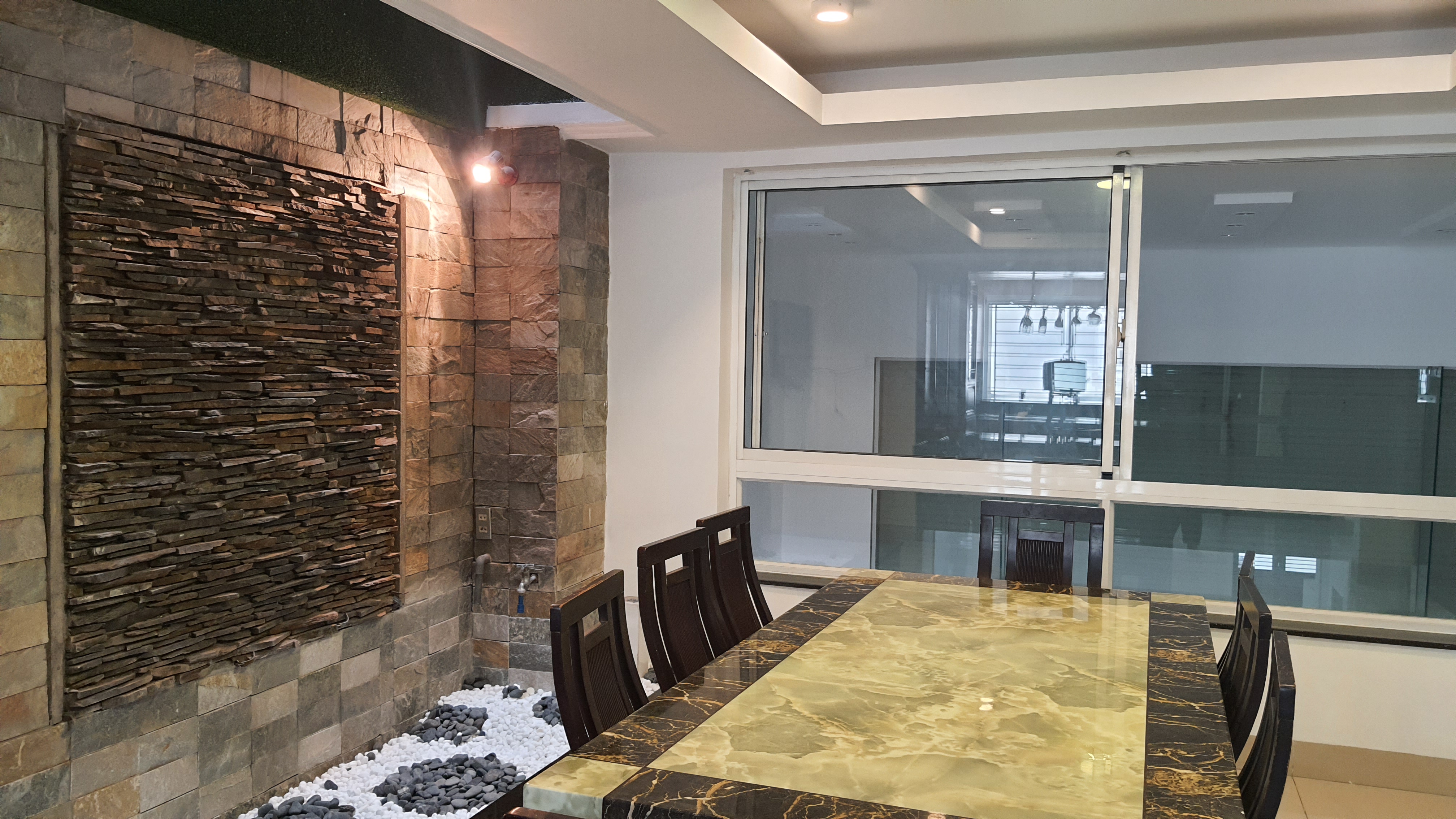 Cho thuê nhà phố kinh doanh Hưng Gia Hưng Phước Phú Mỹ Hưng. Diện tích 6x18,5m. Trệt, lửng, 3 lầu. Nhà trống, 5 phòng . Thích hợp vừa ở vừa làm văn phòng. Gía chỉ: 45tr tháng Quý khách xem nhà liên hệ: hotline Ngọc Thư - 3529