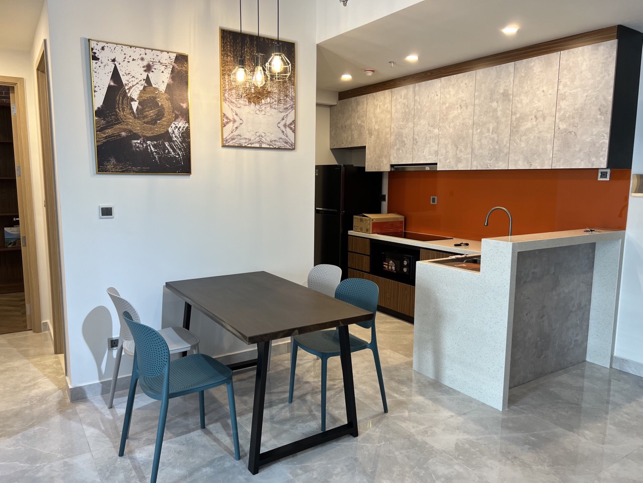 Cần cho thuê căn hộ Midtown The Peak, Phú Mỹ Hưng. Diện tích: 81m, 2 phòng ngủ, 2wc. Nội thất cao cấp, View hồ bơi. Giá chỉ: 25 triêu/ tháng, có ô đậu xe miễn phí. Quý khách xem nhà liên hệ: hotline Ngọc Thư ( zalo, viber)