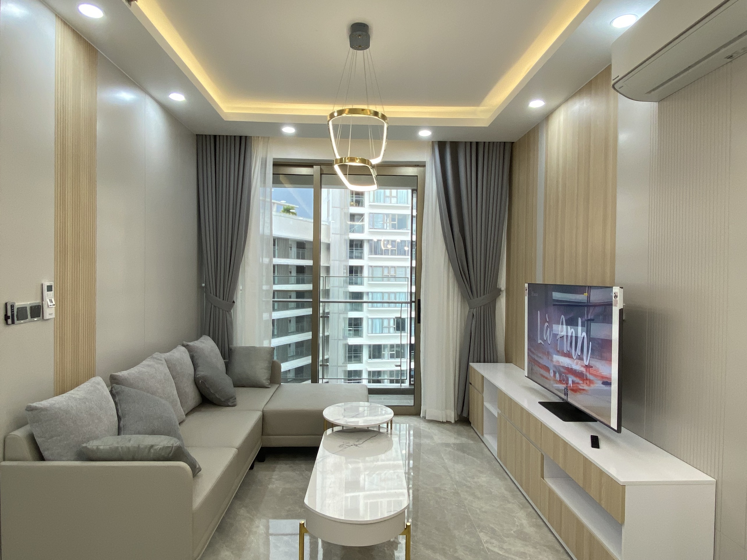 Cần cho thuê căn hộ cao cấp Midtown The Peak. Diện tích: 80m, 2 phòng ngủ, nội thất đầy đủ, nhà mới thiết kế chưa ai ở, giá chỉ: 27 tr/ tháng có ô xe đậu miễn phí ở hầm . Anh chị xem nhà liên hệ: hotline Ngọc Thư ( zalo, viber)