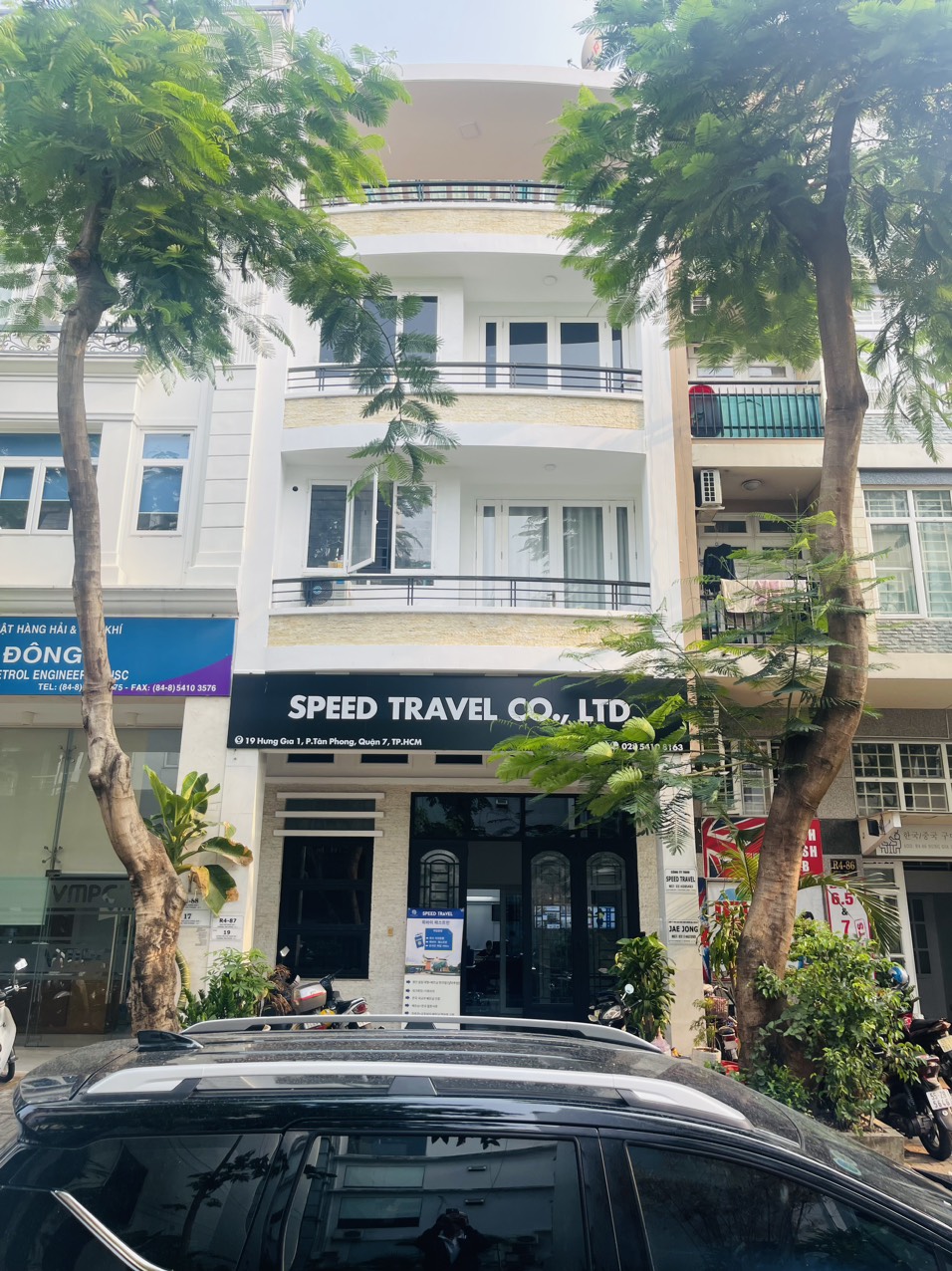 Bán nhà phố giá tốt nhất hiện tại khu Hưng Gia. Thích hợp để ở và làm văn phòng. Giá 23.5 tỷ. Liên hệ: hotline Thành Luân