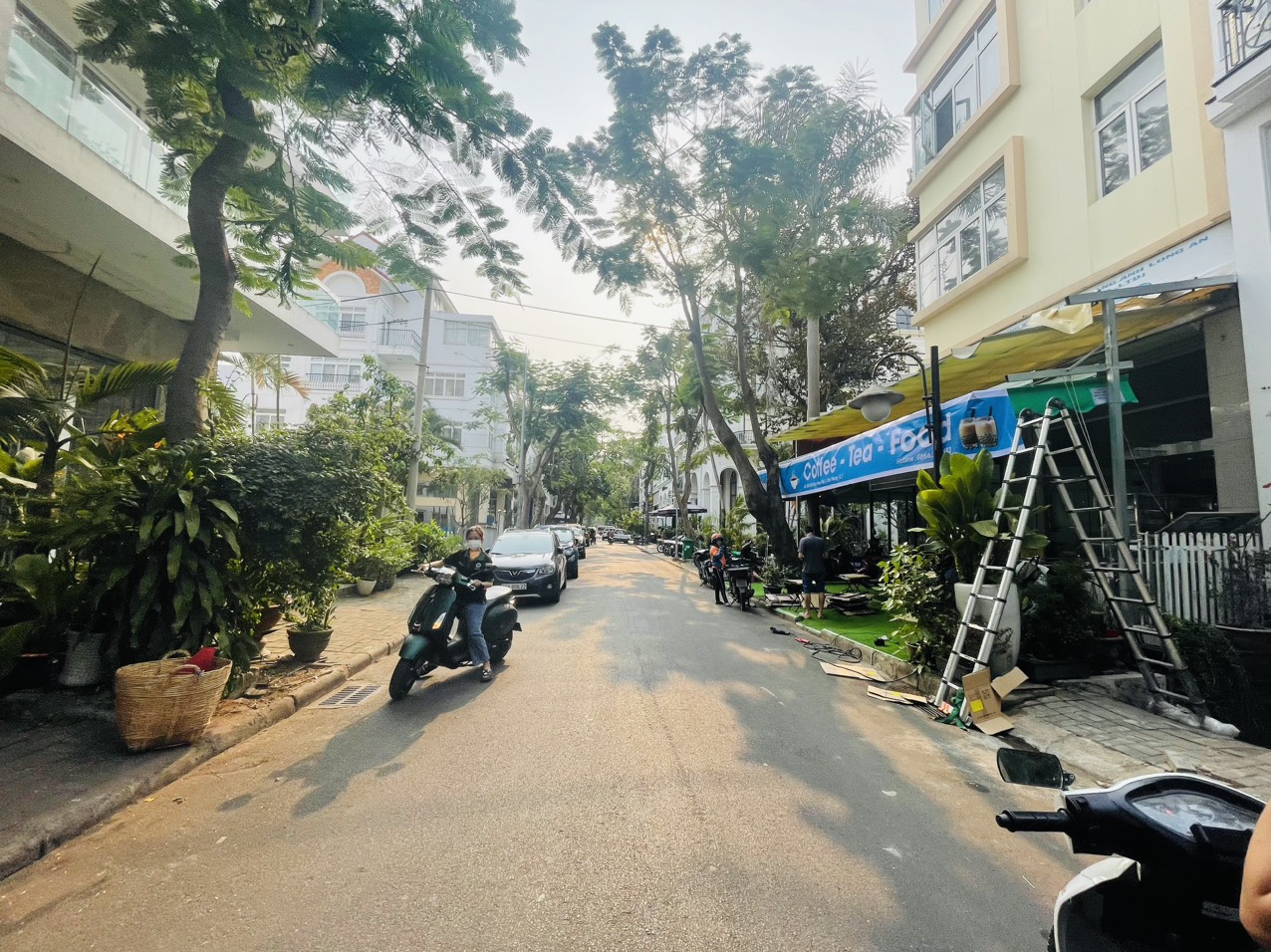 Bán nhà phố giá tốt nhất hiện tại khu Hưng Gia. Thích hợp để ở và làm văn phòng. Giá 23.5 tỷ. Liên hệ: hotline Thành Luân - 3618