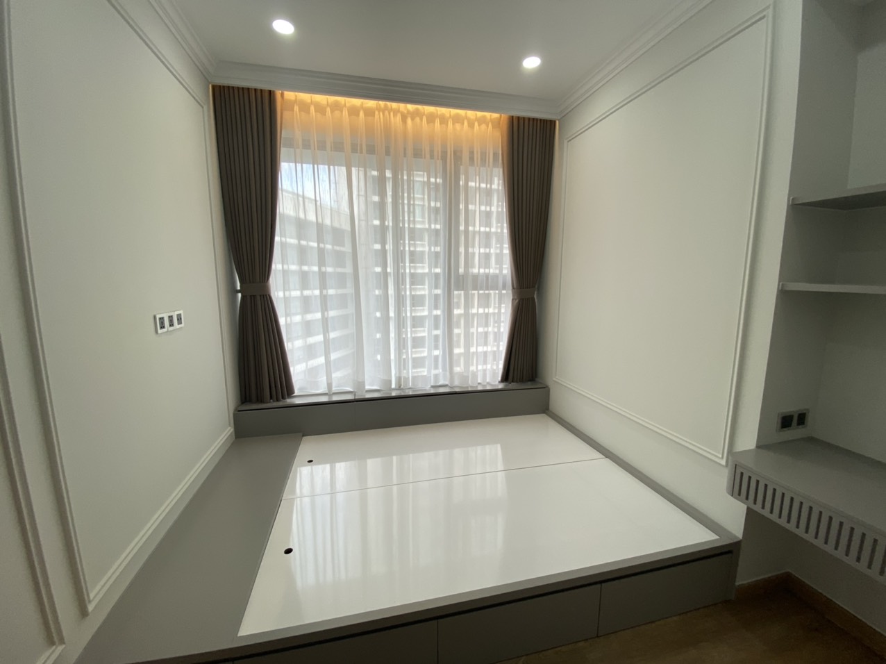 Cần bán căn hộ cao cấp Midtown The Peak, lầu 10, view nội khu. Hướng Đông Nam. Diện tích: 80m, nội thất đầy đủ, giá chỉ 7,5 tỷ. Quý khách xem nhà liên hệ: hotline Ngọc Thư ( zalo, viber) - 3689