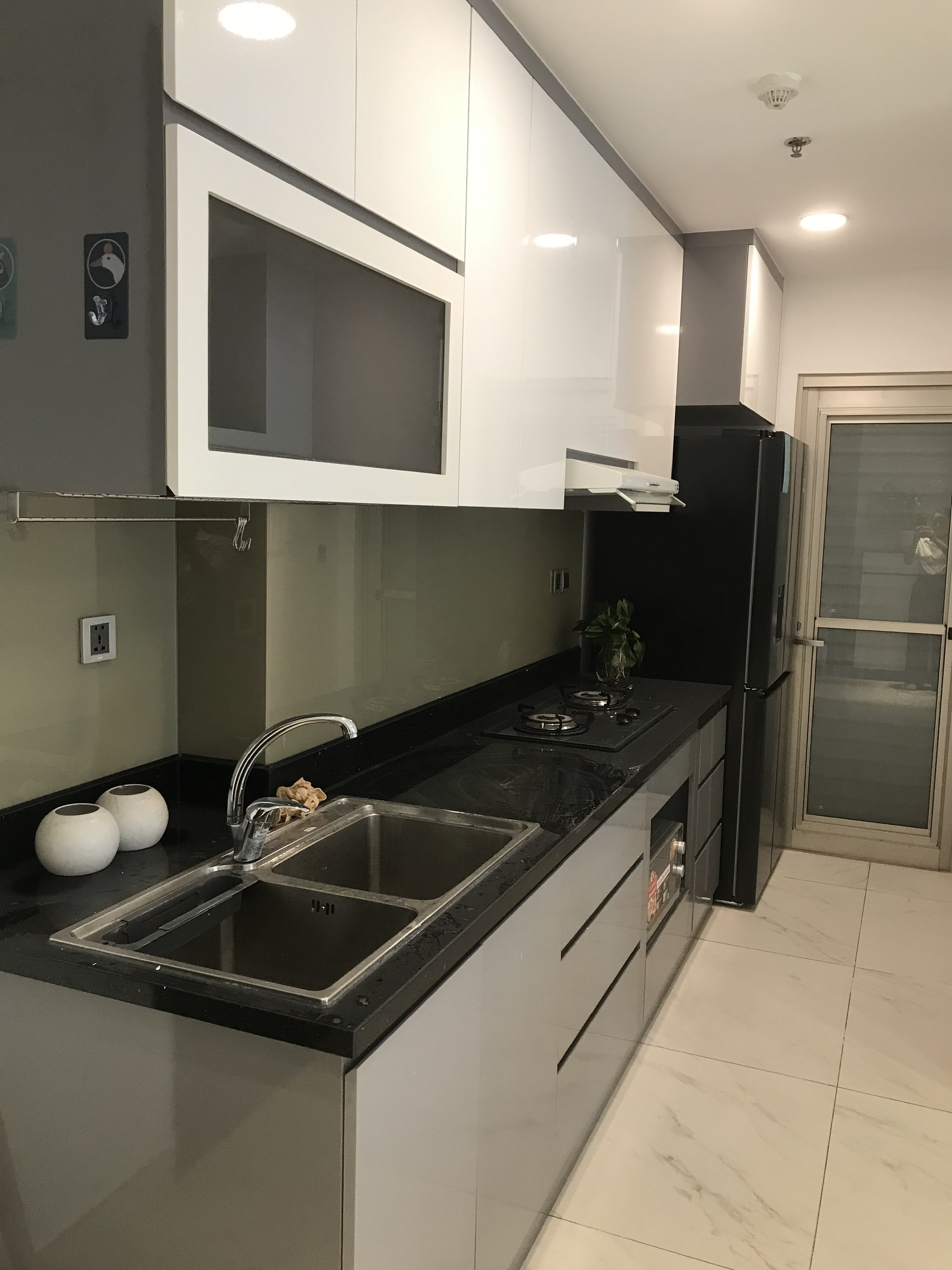 Cần cho thuê căn hộ dịch vụ Midtown The Signature Phú Mỹ Hưng. Diện tích: 80m, 2 phòng ngủ, nội thất đầy đủ cao cấp, giá chỉ 2,3 triệu/ ngày. Quý khách xem phòng liên hệ: hotline Ngọc Thư - 3805