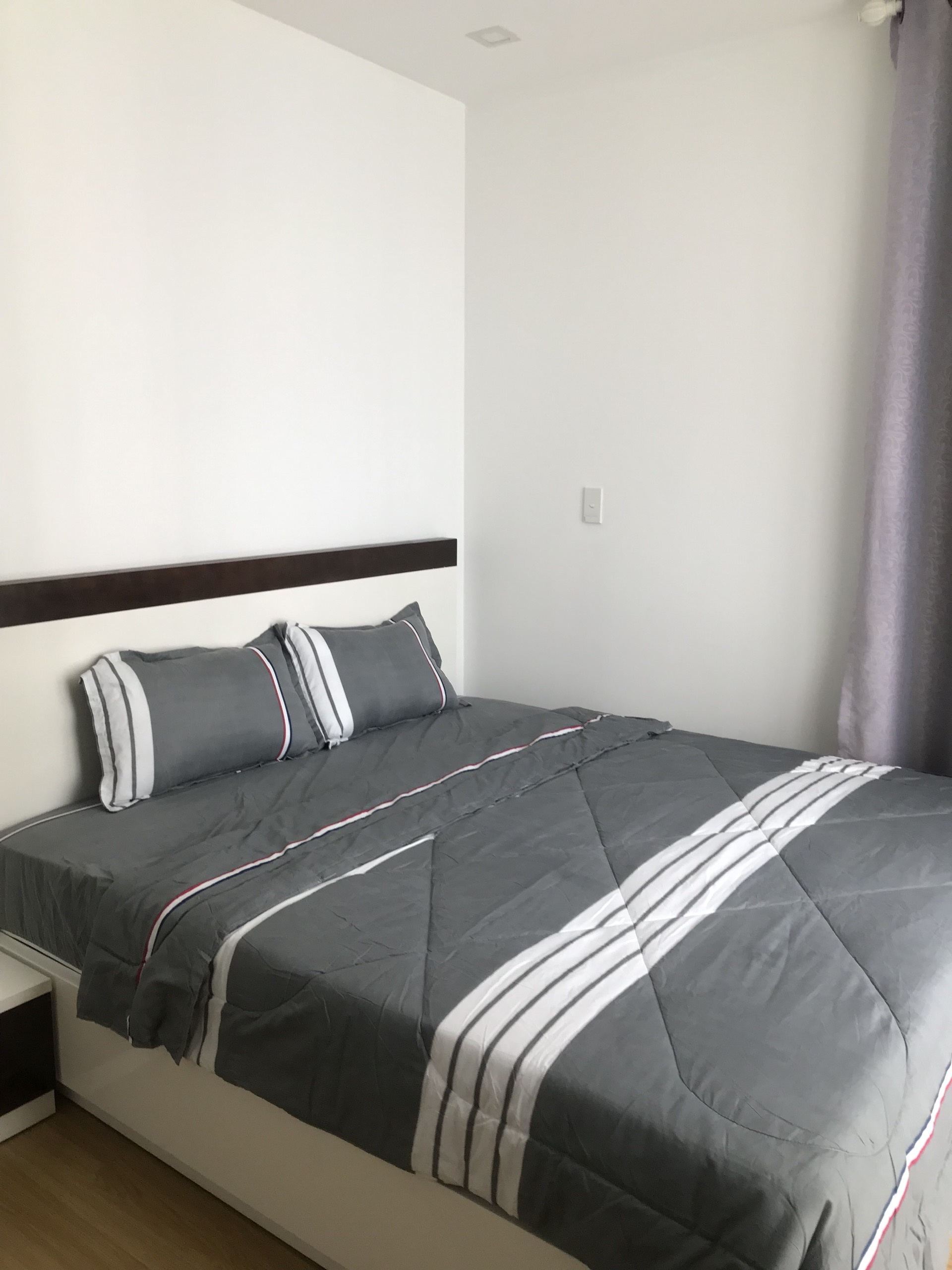 Cần cho thuê căn hộ dịch vụ The Star Hill Phú Mỹ Hưng, gần trung tâm triển lãm SECC. Diện tích: 104m, 2 phòng ngủ, 2 WC. Nội thất cao cấp, phòng rộng. Giá chỉ: 1,7 triệu/ ngày. Anh chị xem phòng liên hệ: hotline Ngọc Thư - 3816