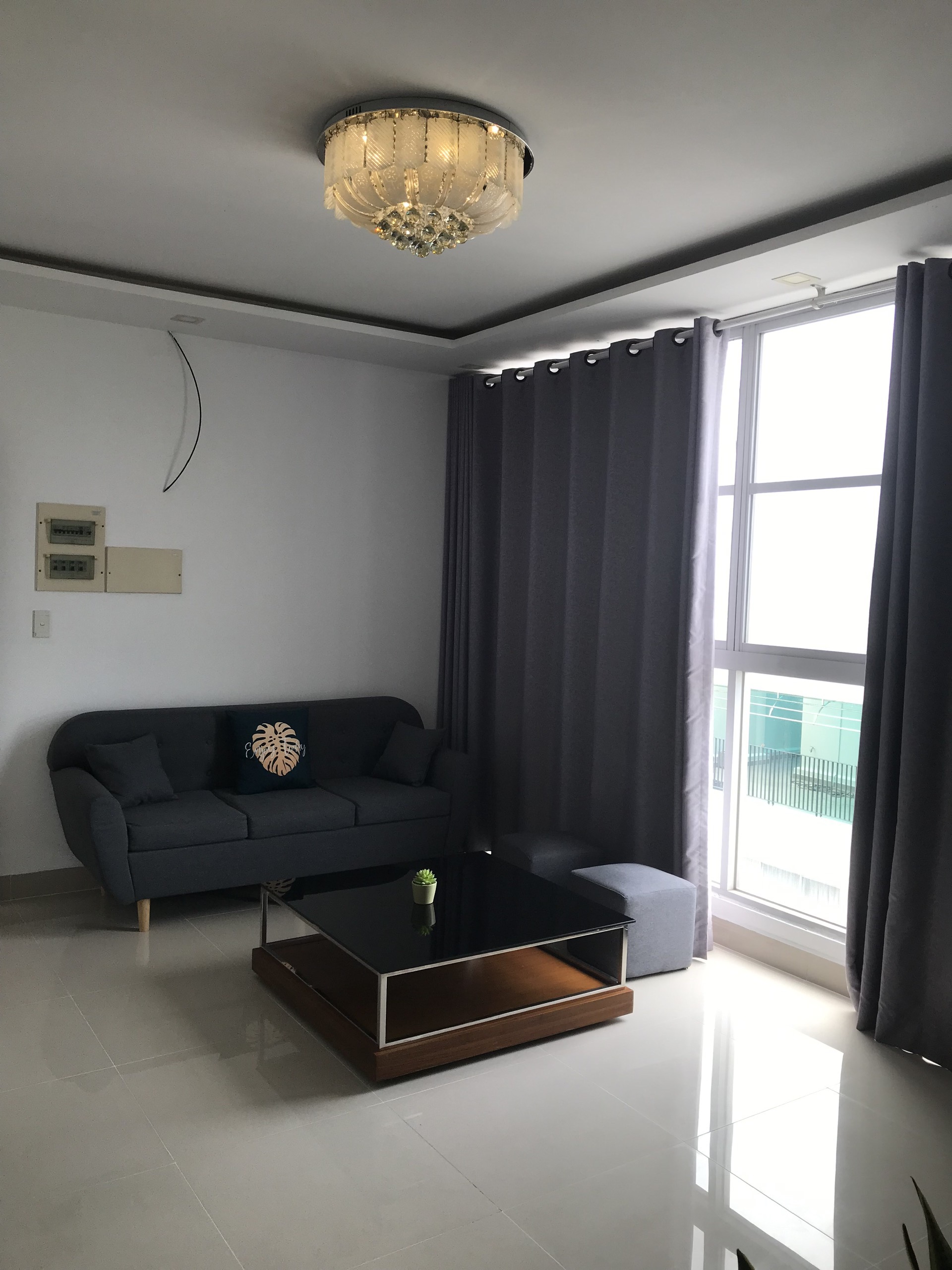 Cần cho thuê căn hộ dịch vụ The Star Hill Phú Mỹ Hưng, gần trung tâm triển lãm SECC. Diện tích: 104m, 2 phòng ngủ, 2 WC. Nội thất cao cấp, phòng rộng. Giá chỉ: 1,7 triệu/ ngày. Anh chị xem phòng liên hệ: hotline Ngọc Thư - 3811