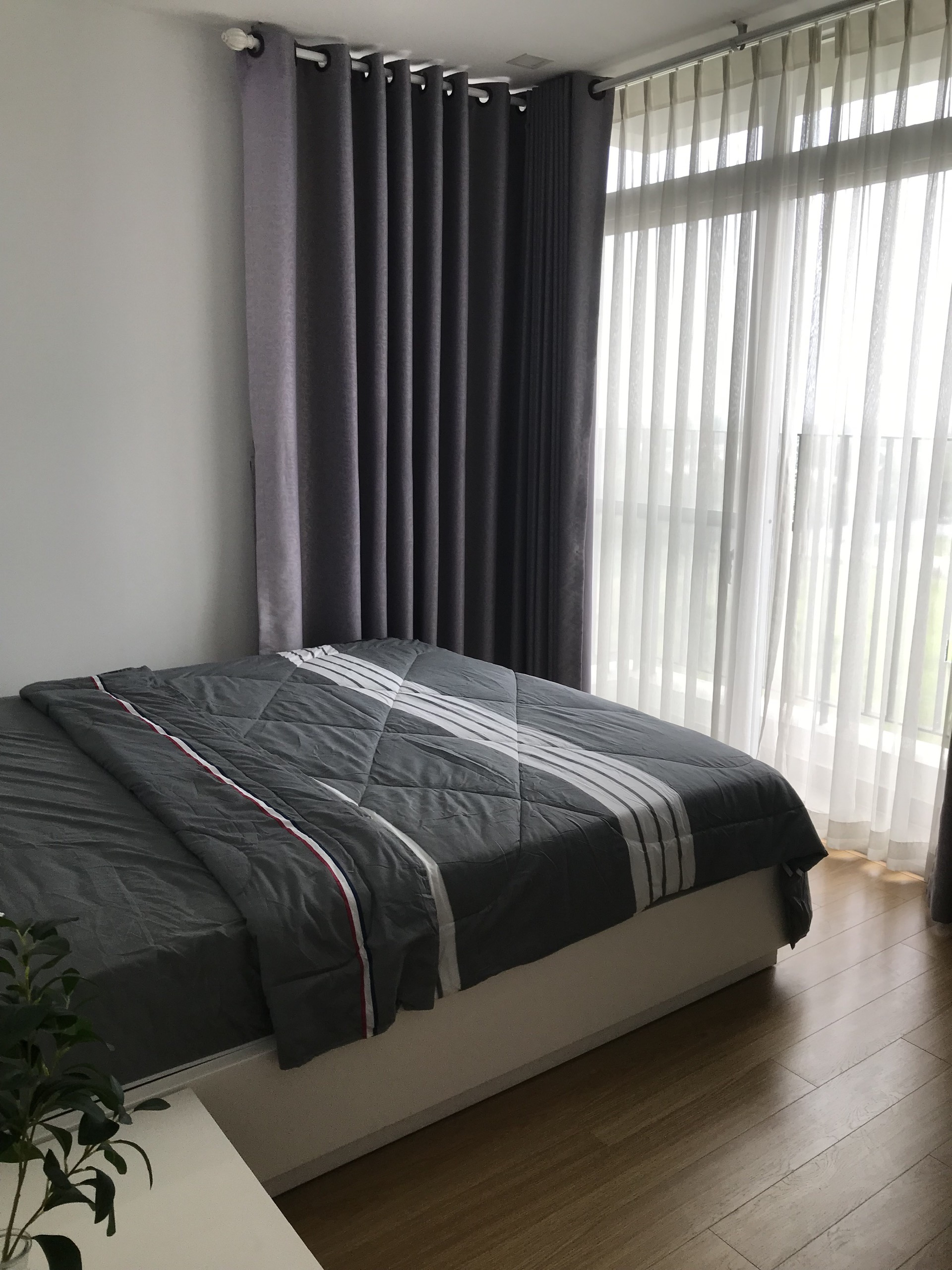 Cần cho thuê căn hộ dịch vụ The Star Hill Phú Mỹ Hưng, gần trung tâm triển lãm SECC. Diện tích: 104m, 2 phòng ngủ, 2 WC. Nội thất cao cấp, phòng rộng. Giá chỉ: 1,7 triệu/ ngày. Anh chị xem phòng liên hệ: hotline Ngọc Thư - 3817