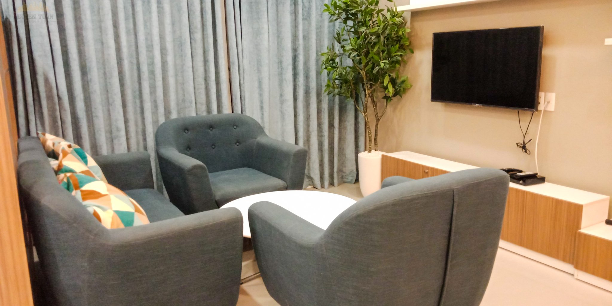 Cần cho thuê căn hộ Happy valley, Phú Mỹ Hưng. Diện tích: 100m, 2 phòng ngủ rộng rãi, 2wc. Nội thất đầy đủ, căn góc view thoáng. Giá chỉ: 25 triệu/ tháng. Quý khách xem nhà liên hệ: hotline Ngọc Thư