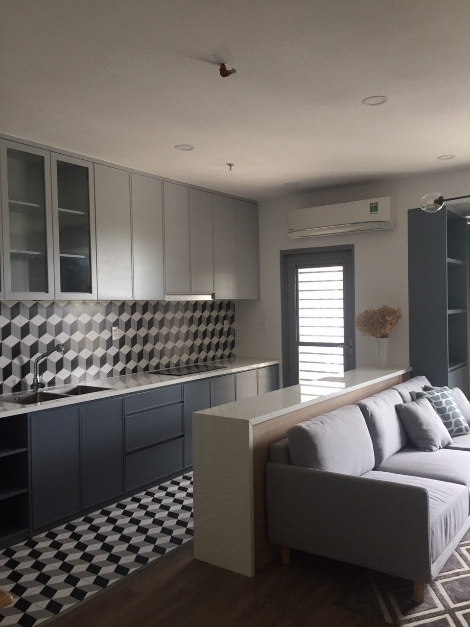 Cần cho thuê căn hộ Hưng Phúc Residence Phú Mỹ Hưng. Diện tích: 82m, 2 Phòng ngủ, 2wc. Nội thất đầy đủ, view thoáng, mát . giá chỉ 18 triệu/ tháng. Quý khách xem nhà liên hệ: hotline Ngọc Thư ( zalo, viber)