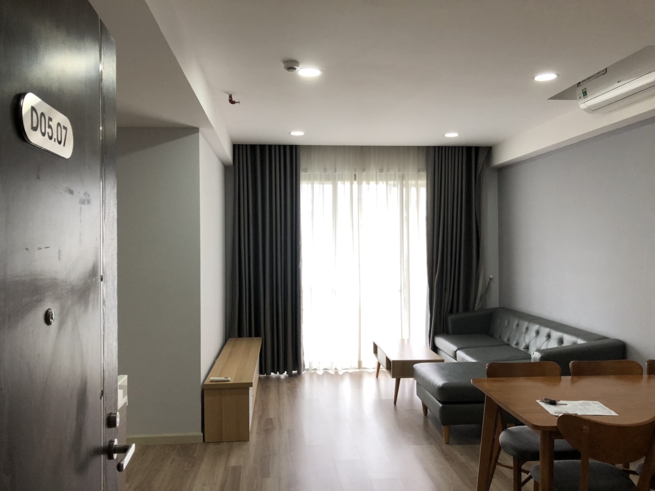 Cần cho thuê căn hộ Hưng Phúc Residence Phú Mỹ Hưng. Diện tích: 98m, 3 Phòng ngủ, 2wc, nội thất đầy đủ, cao cấp, sang trọng. giá chỉ 23 triệu/ tháng. Quý khách xem nhà liên hệ: hotline Ngọc Thư ( zalo, viber)