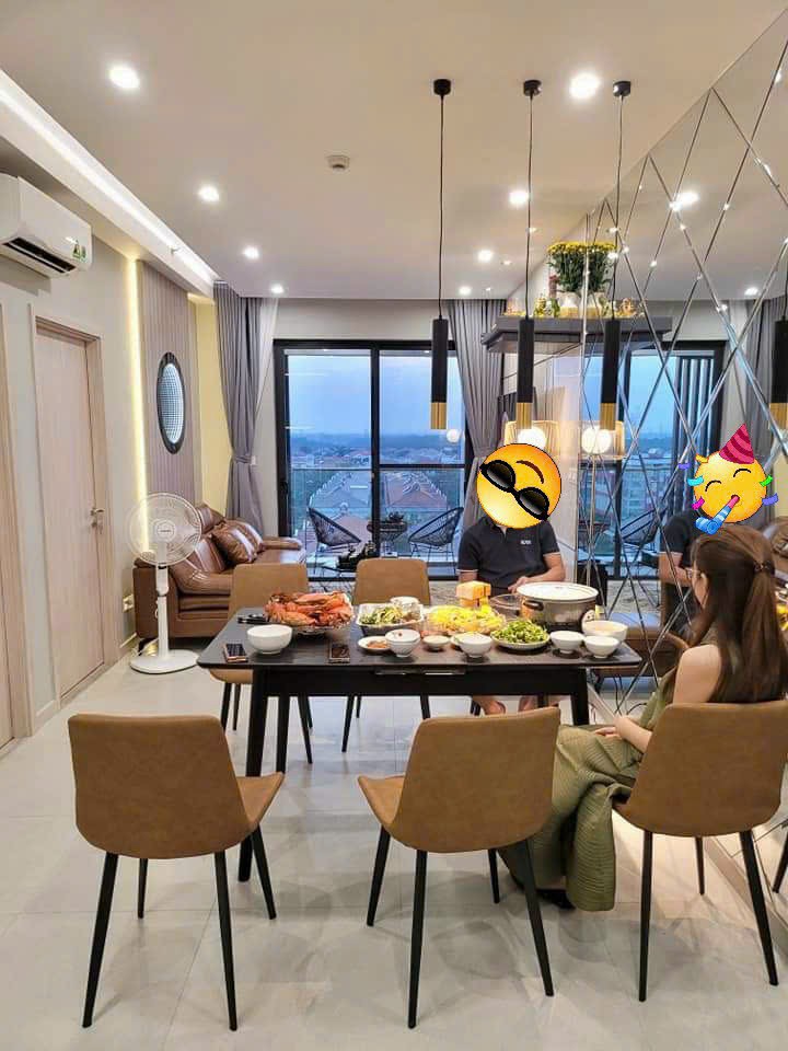 Cần bán gấp căn hộ Hưng Phúc Premier Phú Mỹ Hưng. Diện tích: 69m, 2 phòng ngủ, 2 wc. Nội thất cao cấp, sang trọng. Căn hộ 2 view , view hồ bơi và view Biệt thự. Giá chỉ 5,5 tỷ. Anh chị xem nhà liên hệ: hotline Ngọc Thư ( zalo, viber) - 3988