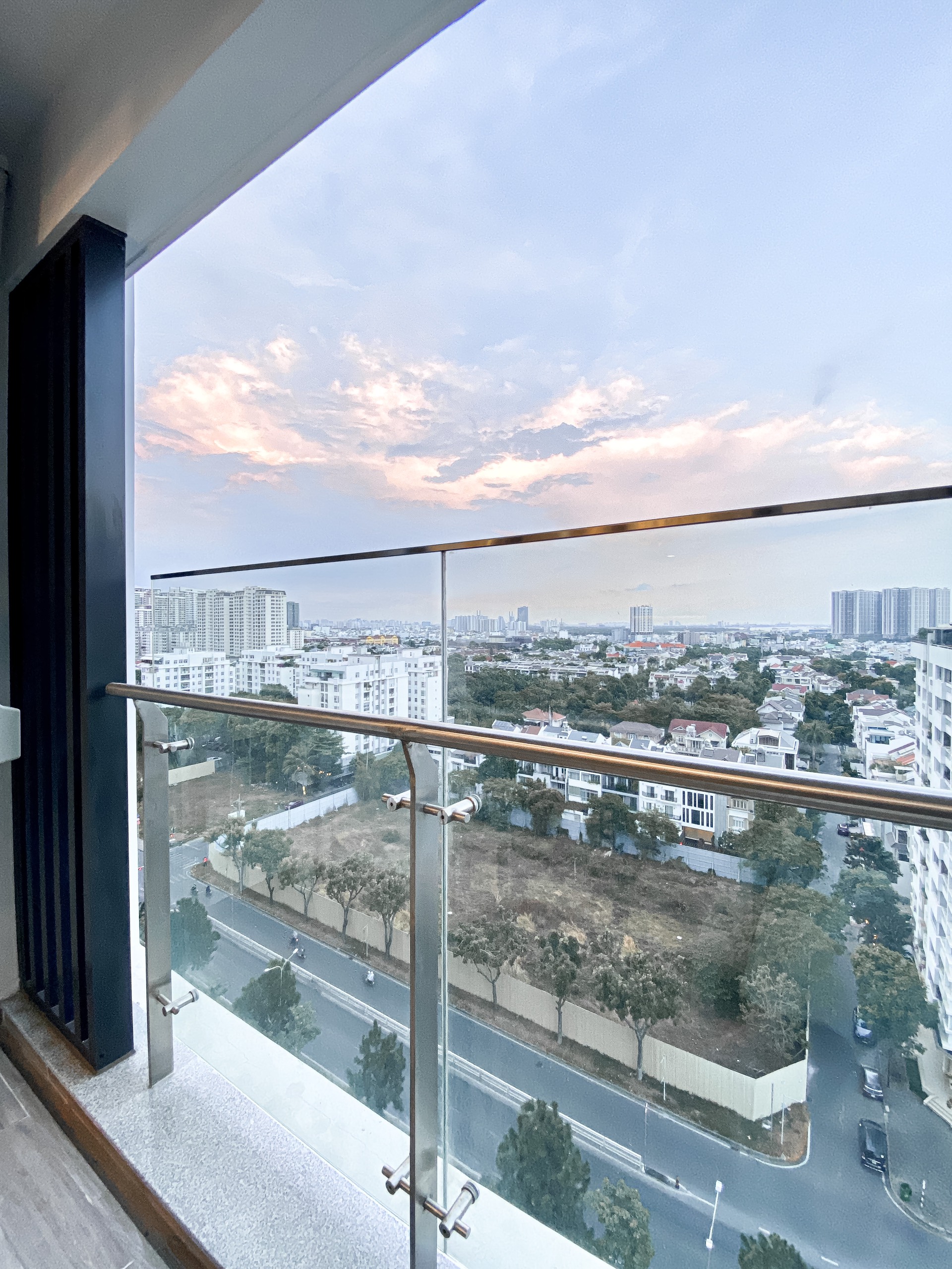 Cần cho thuê căn hộ Hưng Phúc Premier Phú Mỹ Hưng. Diện tích: 70m, 2 Phòng ngủ, 2wc, nội thất cao cấp. Nhà mới Deocr chưa ai ở.  Giá chỉ 20 triệu/ tháng. Quý khách xem nhà liên hệ: hotline Ngọc Thư ( zalo, viber ) - 4059