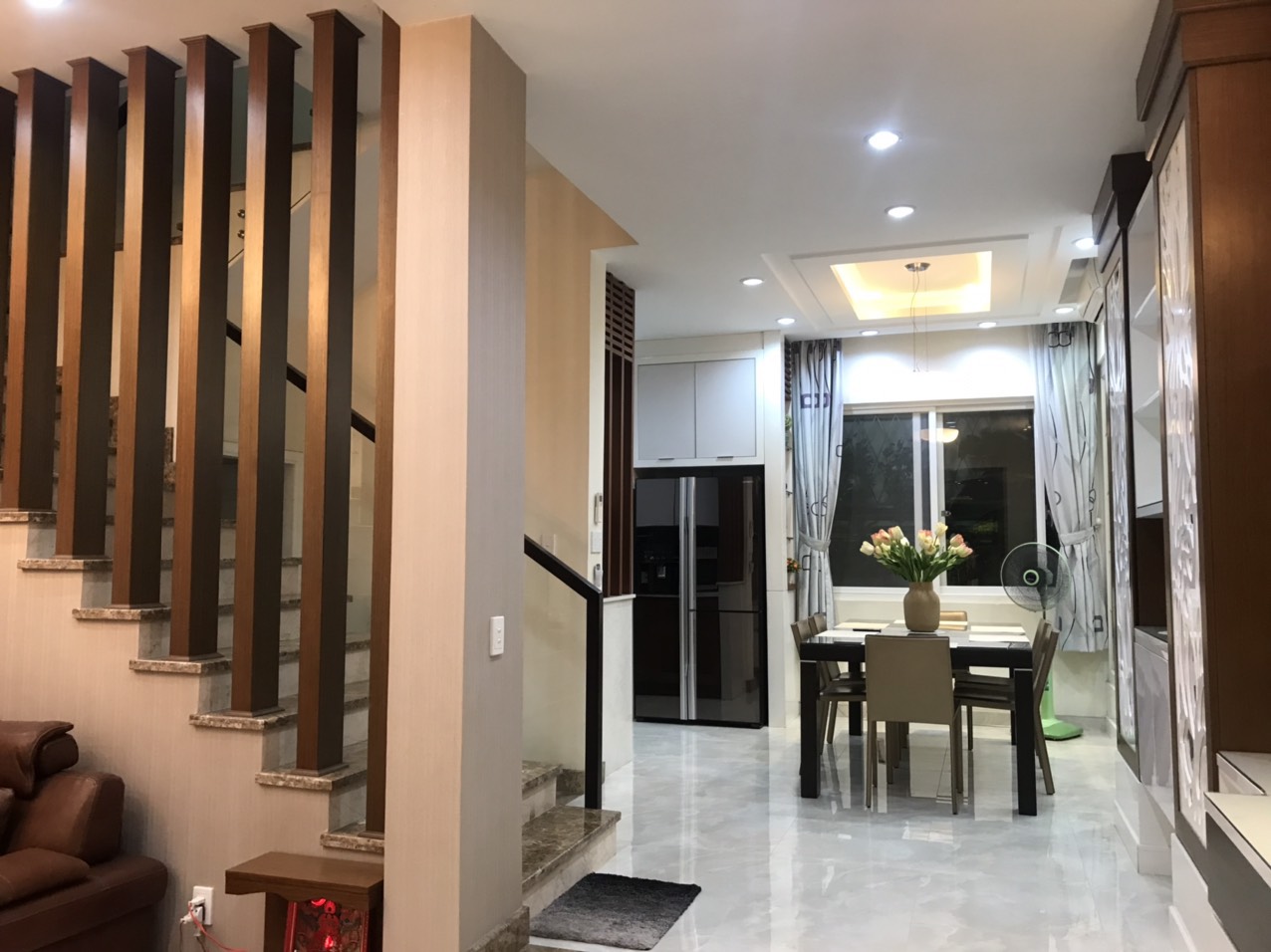 Cho thuê biệt thự Mỹ Phú liền kề, Nhà đẹp. Hướng Đông Bắc. Full nội thất. Khu yên tĩnh. Xem nhà vui lòng liên hệ: hotline Em Thành Luân - 4079