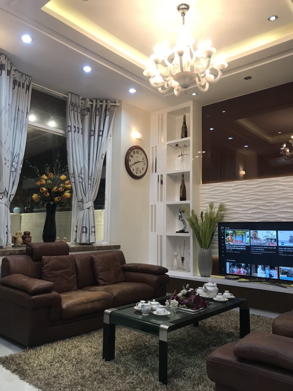 Cho thuê biệt thự Mỹ Phú liền kề, Nhà đẹp. Hướng Đông Bắc. Full nội thất. Khu yên tĩnh. Xem nhà vui lòng liên hệ: hotline Em Thành Luân - 4080