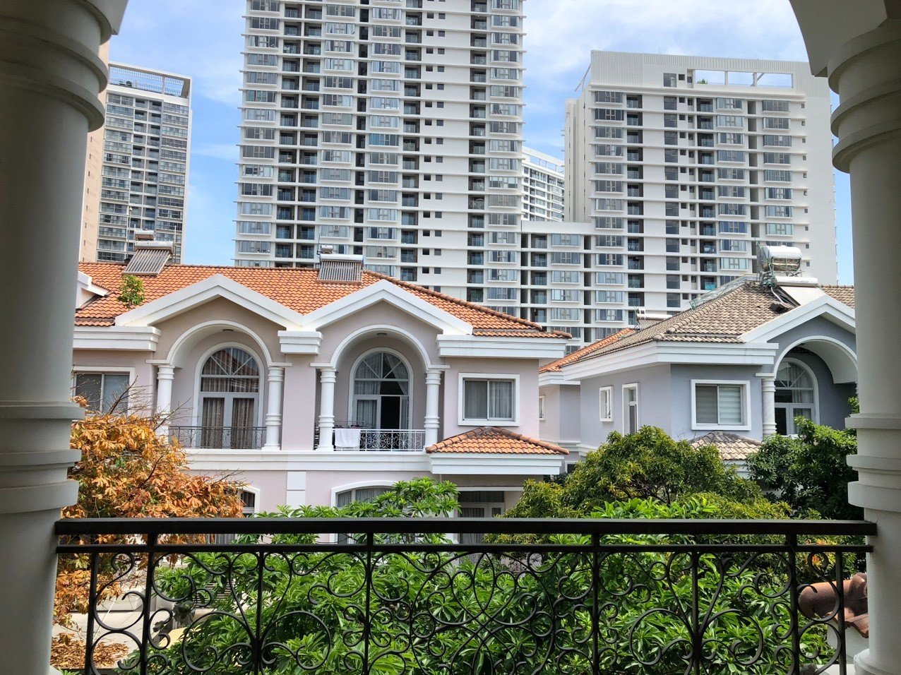 Cho thuê biệt thự Đơn Lập Nam Viên cạnh Midtown Sakura. Yên tĩnh, an toàn phù hợp ở gia đình. Liên hệ: hotline Em Thành Luân - 4094