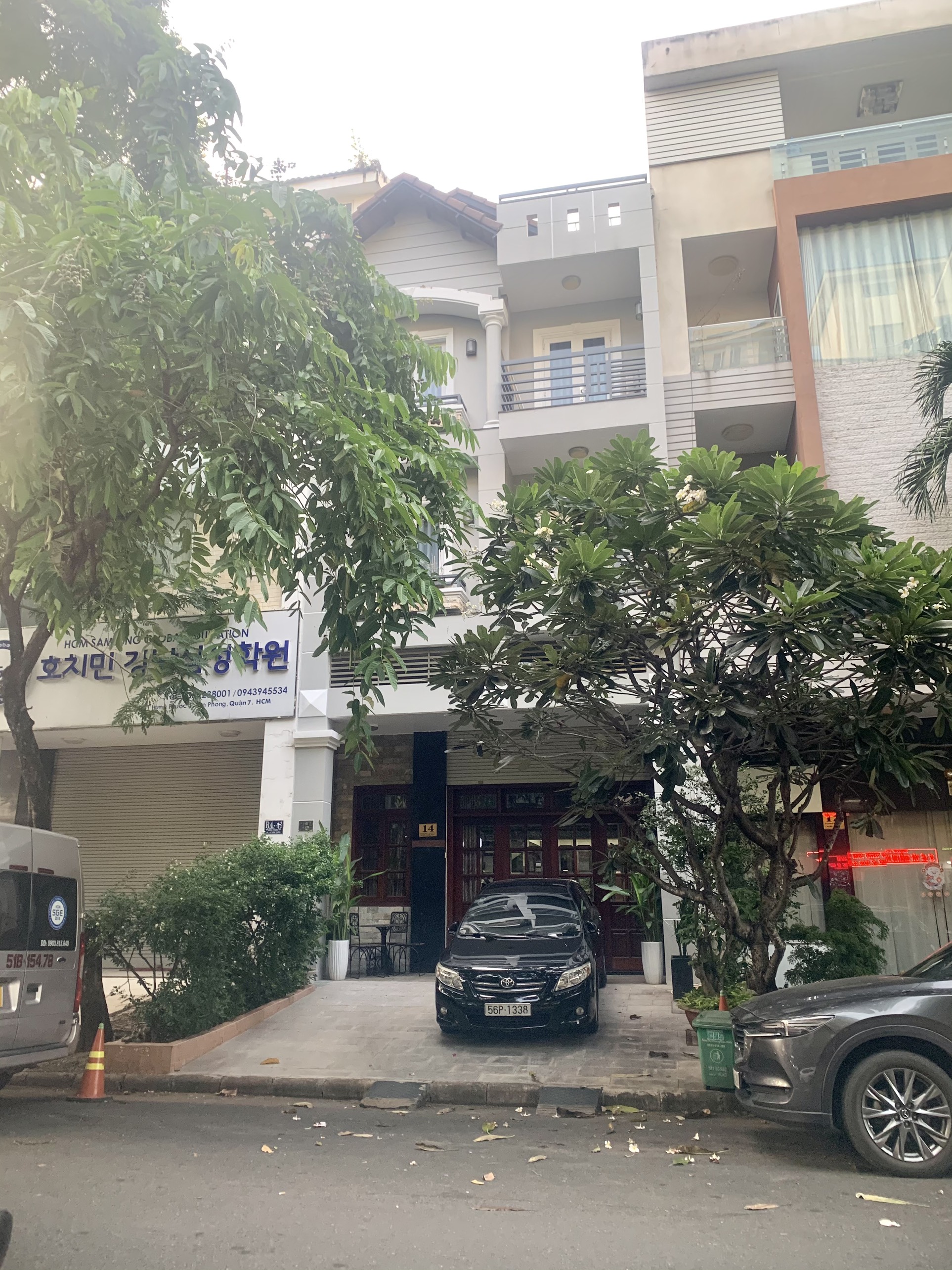 Cho thuê nhà phố Hưng Phước đường Lê Văn Thêm. Nhà chủ đang ở, định cư nên cần cho thuê lại. Liên hệ: hotline Em Thành Luân - 4207