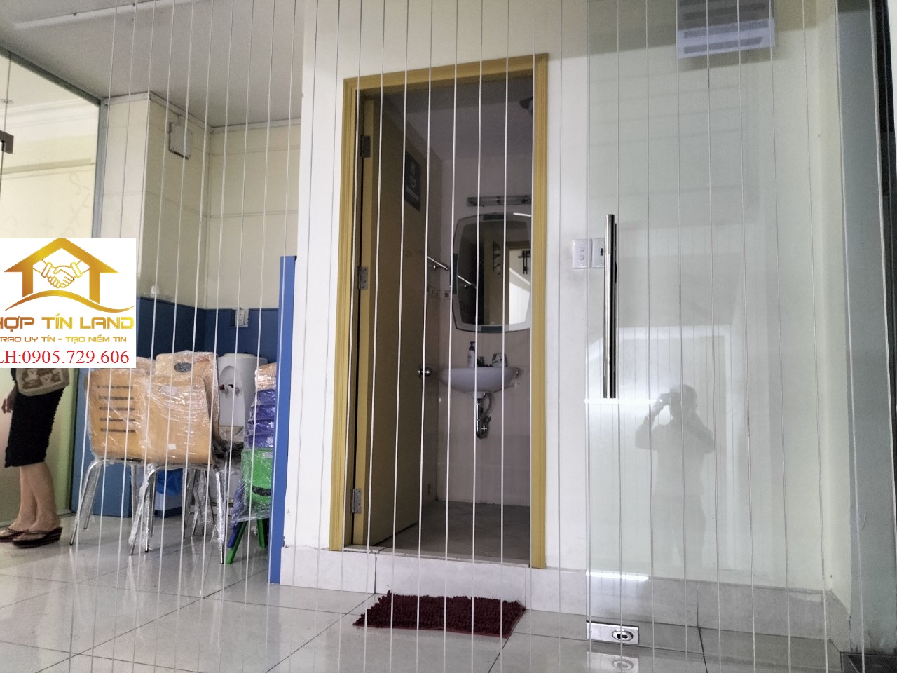 Phú Mỹ Hưng ,Cho thuê nhà phố Hưng Gia 1, DT:111m2( 6x185), 1 trệt,lững ,2 lầu,áp mái, nội thất cơ bản. Giá 65tr/ tháng. Vui lòng liên hệ: hotline /Zalo/Viber - 4218