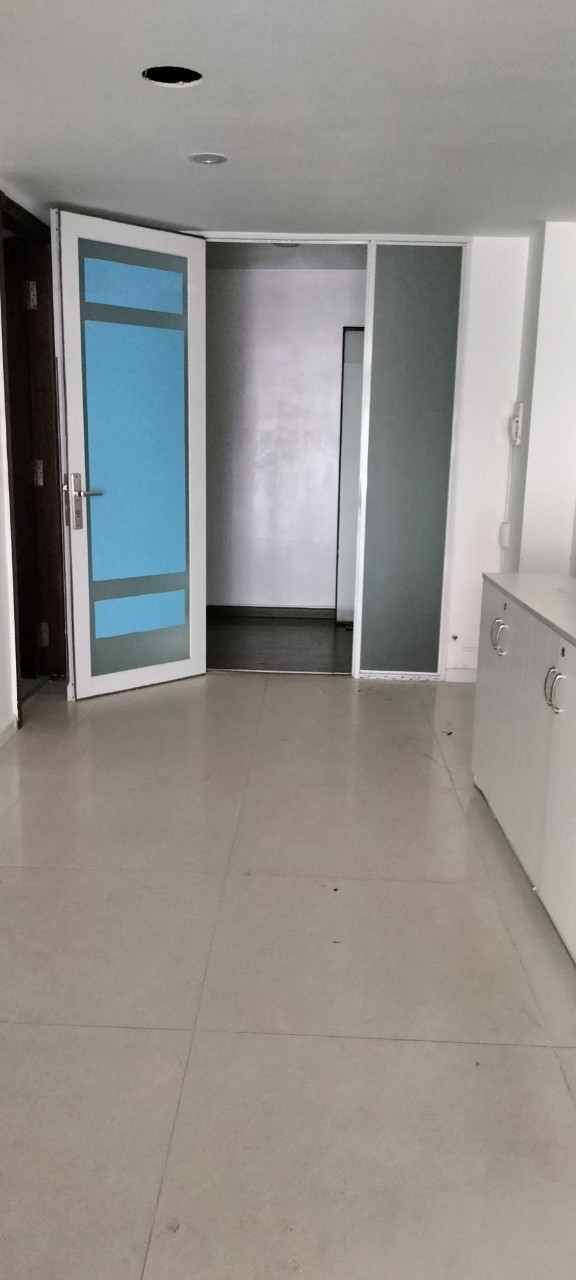 Phú Mỹ Hưng ,Cho thuê nhà phố Hưng Gia 4, đường Phan Khiêm Ích,DT:111m2( 6x185), 1 trệt,lững ,2 lầu, áp mái,nội thất cơ bản. Giá 3.200$/ tháng. Vui lòng liên hệ: hotline /Zalo - 4224