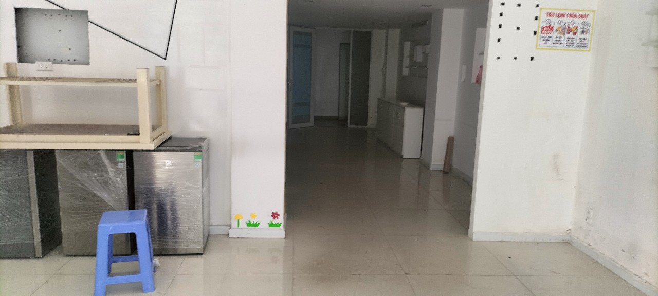 Phú Mỹ Hưng ,Cho thuê nhà phố Hưng Gia 4, đường Phan Khiêm Ích,DT:111m2( 6x185), 1 trệt,lững ,2 lầu, áp mái,nội thất cơ bản. Giá 3.200$/ tháng. Vui lòng liên hệ: hotline /Zalo - 4225
