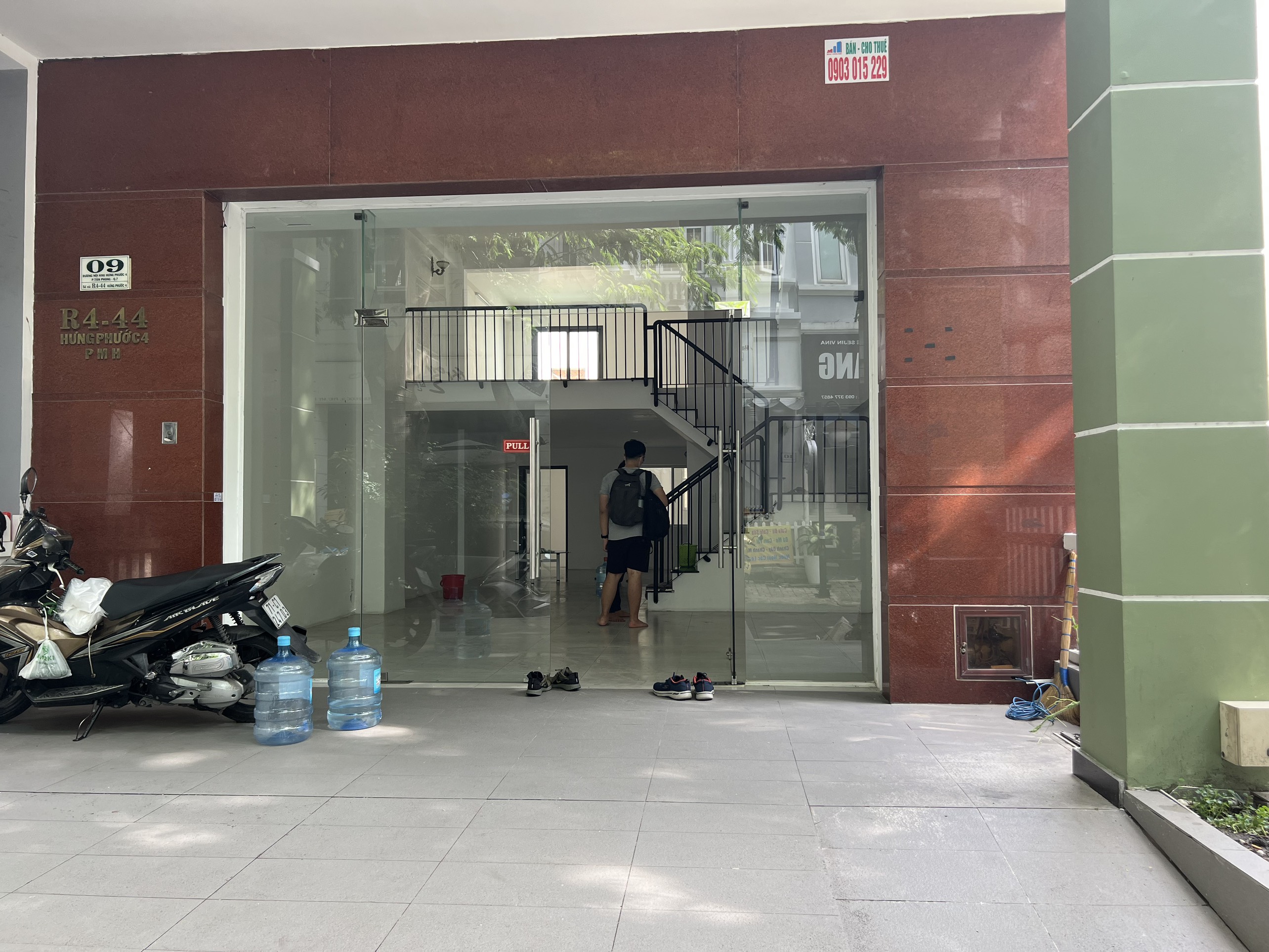 Cho thuê nhà phố nội khu Hưng Phước 4, Phú Mỹ Hưng. Cạnh khu Sky Garden sầm uất. Nhà trống dễ setup. Liên hệ: hotline Em Thành Luân - 4234