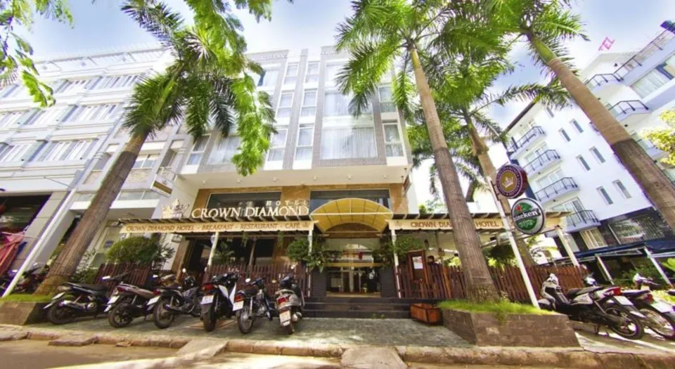 Cho thuê Khách sạn Hưng Gia Hưng Phước Phú Mỹ Hưng, Q.7, 14x18m2, 24 phòng, giá cho thuê chỉ 210tr/tháng. LH: hotline