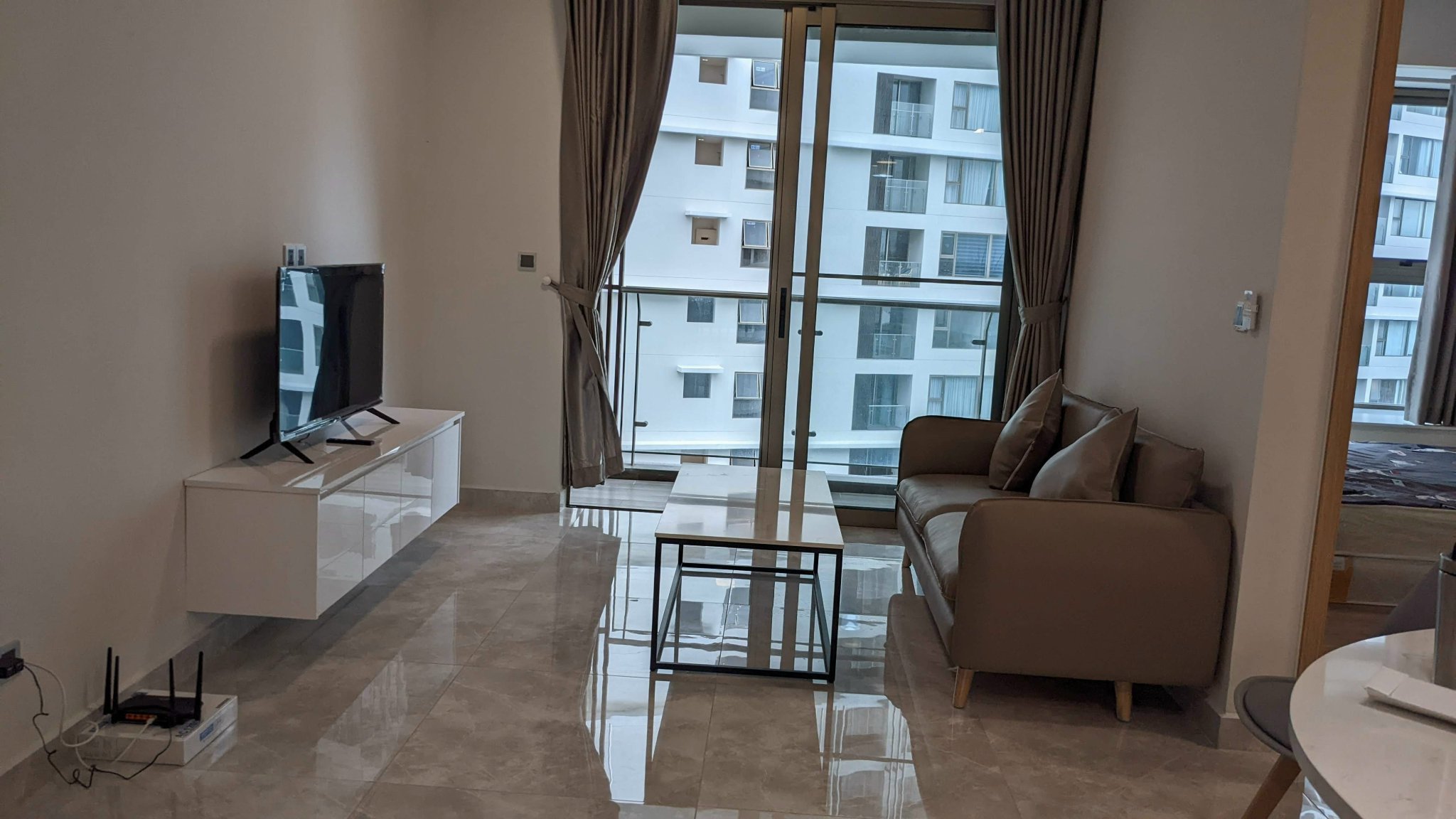 Cần cho thuê căn hộ Midtown The Peak, Phú Mỹ Hưng. Diện tích: 77m, 2 phòng ngủ, 2wc. Nội thất cao cấp, nhà trống ở liền. Giá chỉ: 25 triêu/ tháng. Quý khách xem nhà liên hệ: hotline Ngọc Thư ( zalo, viber)