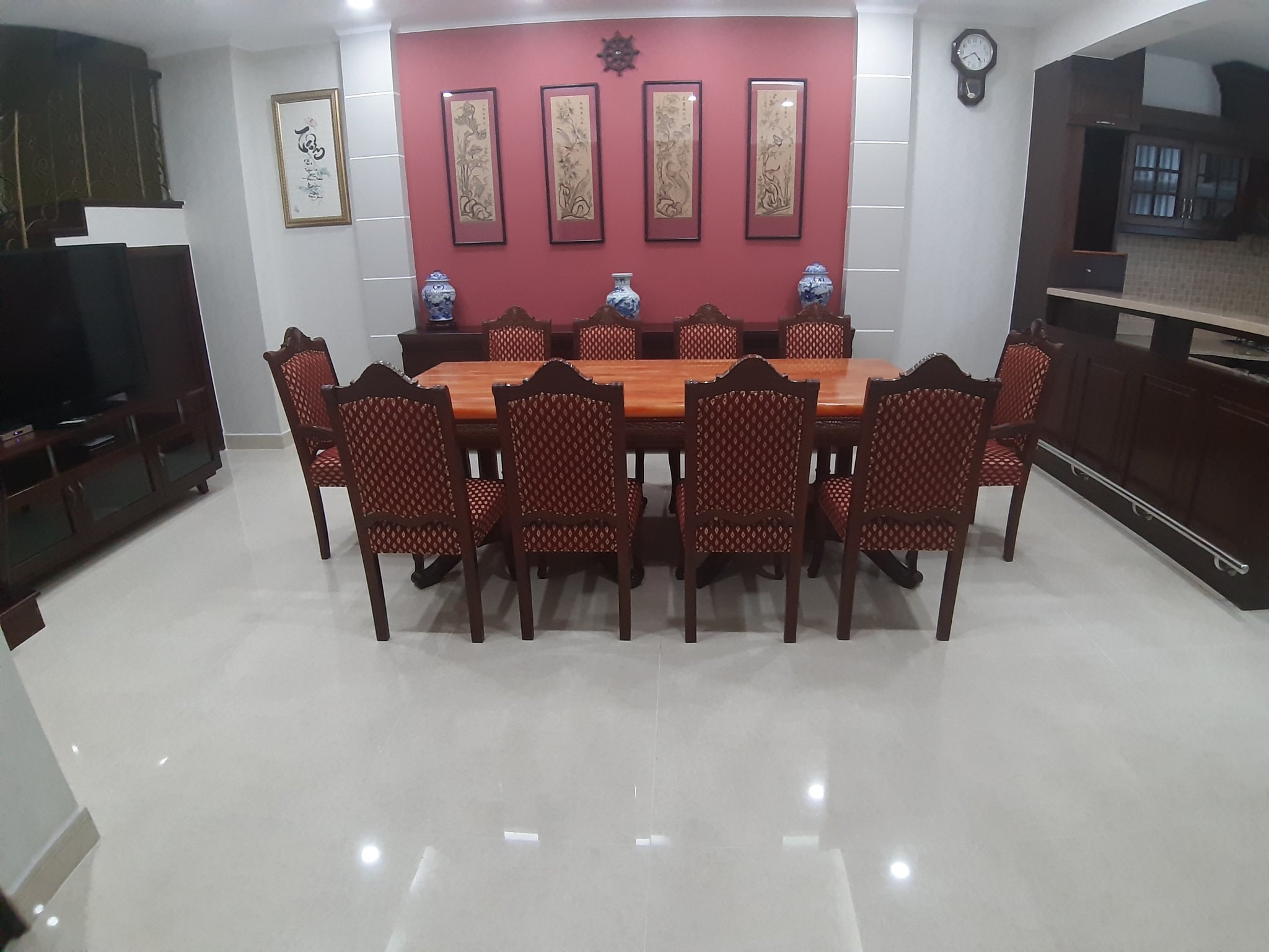 Cho thuê biệt thự tứ lập Mỹ Phú . Diện tích: 17x16m, 4 phòng ngủ, nội thất cao cấp, nhà mới sửa. sân vườn rộng, giá chỉ: 70 triệu/ tháng. Quý khách xem nhà liên hệ: hotline Ngọc Thư - 4358