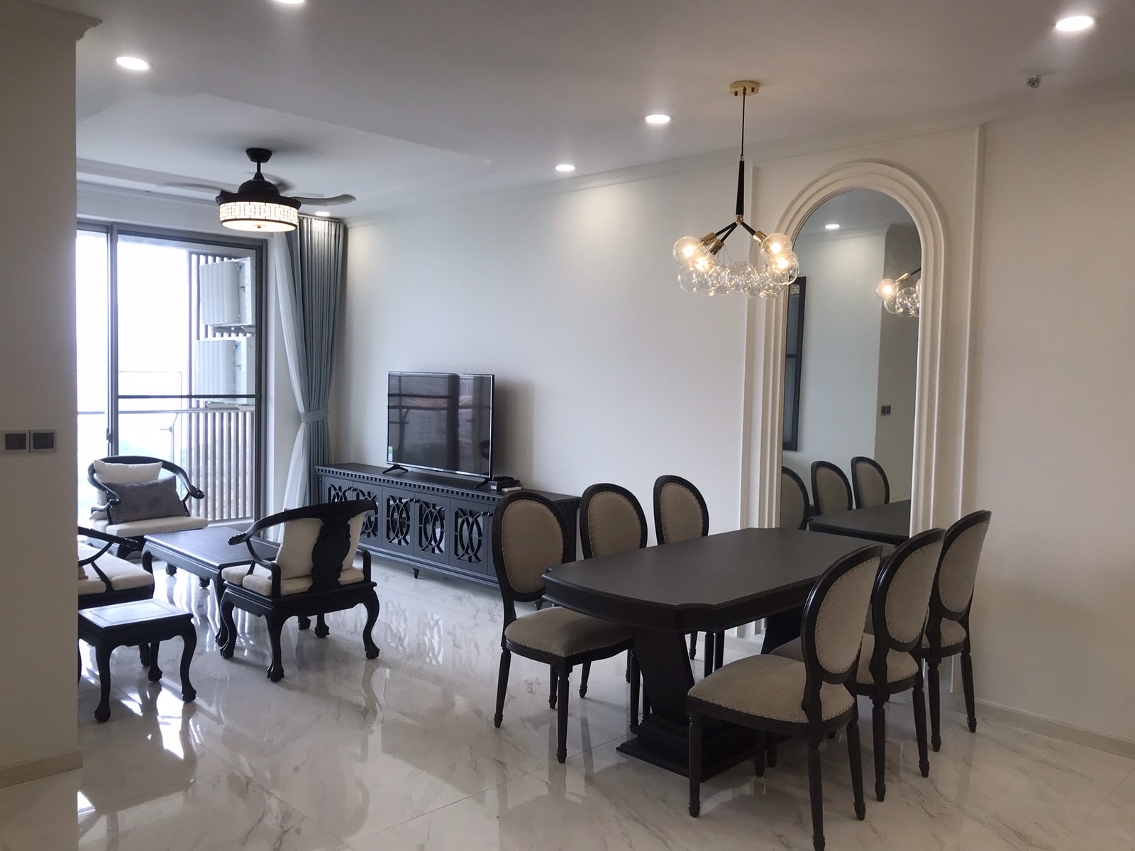 Cho thuê căn hộ Midtown The Grand Phú Mỹ Hưng. Diện tích: 135m, 3 phòng ngủ, nội thất đầy đủ, view sông, có ô xe tầng hầm. Giá chỉ 40 triệu/ tháng . Quý khách xem nhà liên hệ: hotline Ngọc Thư ( zalo, viber )
