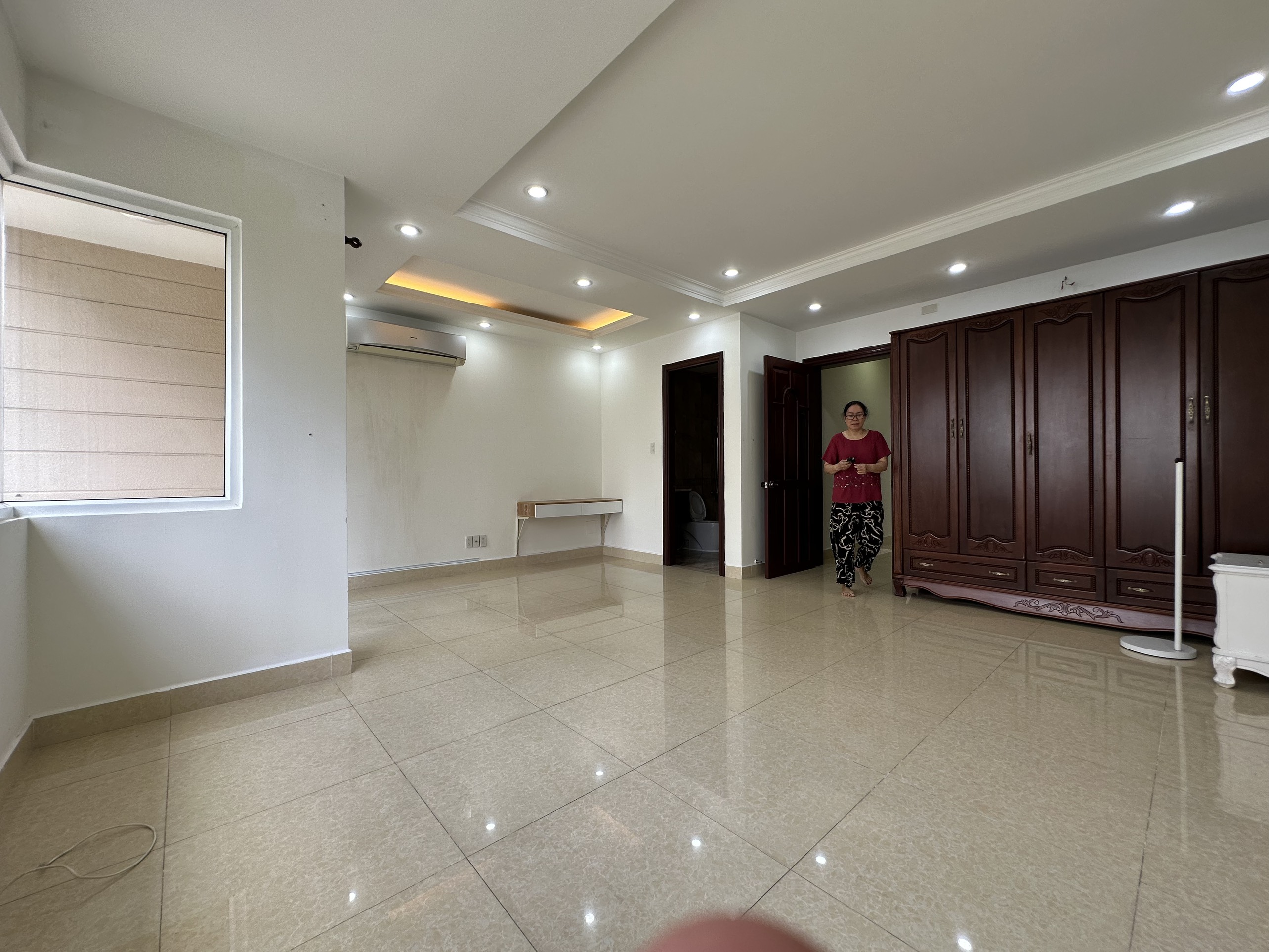 Nhà phố Hưng Gia cho thuê nằm cạnh trường học Võ Thị Sáu. Thích hợp làm văn phòng đại diện. Liên hệ: hotline Em Thành Luân - 4454