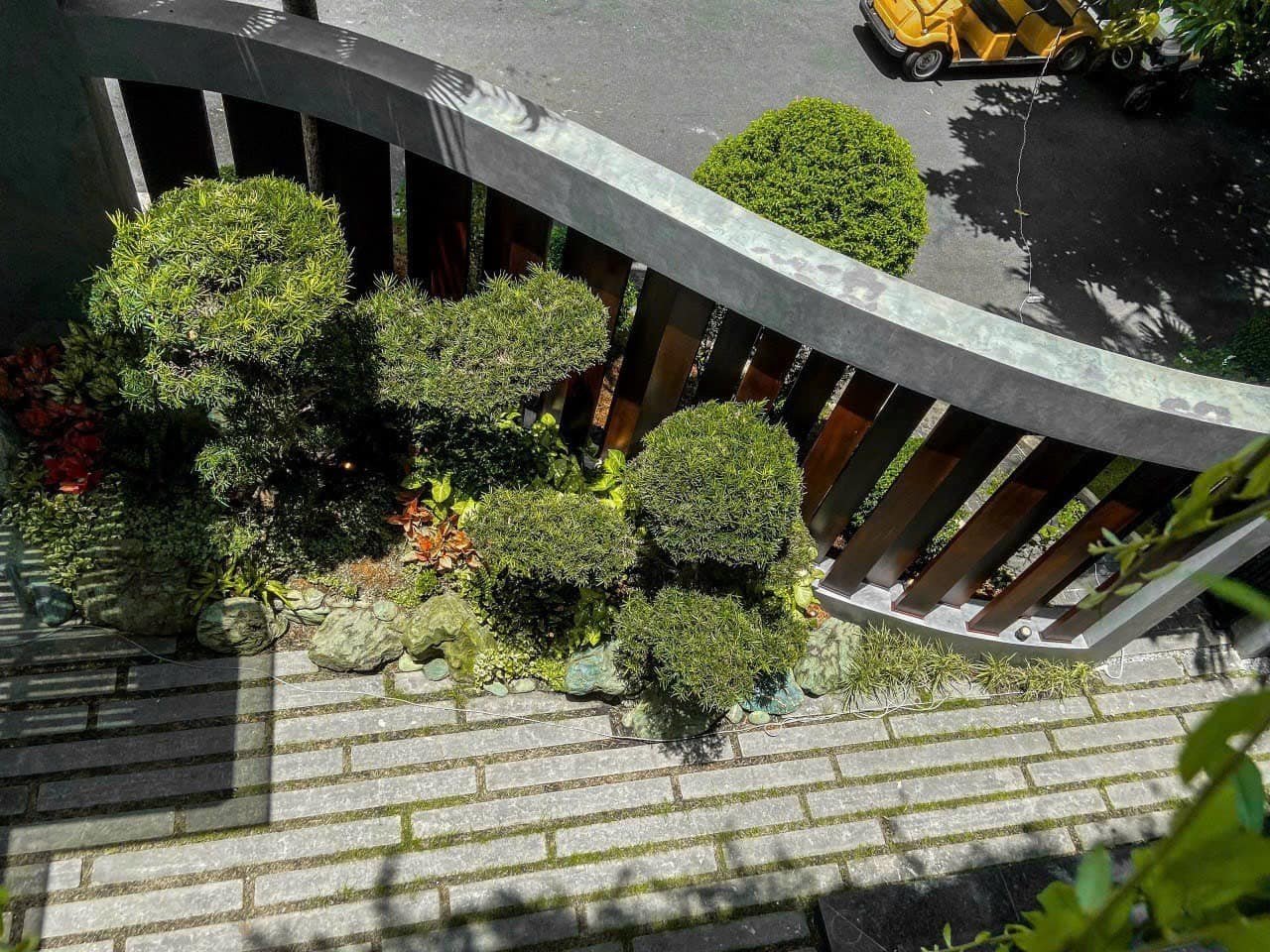 Cho thuê biệt thự Đơn Lập có Hồ Bơi khu Cảnh Đồi, Phú Mỹ Hưng. Nhà thiết kế có thang máy, sân vườn rộng và hồ bơi đem lại sự tiện nghi, thoải mái. Nội thất đầy đủ theo phong cách hiện đại. Quý Anh Chị xem nhà thực tế vui lòng liên hệ: hotline Em Thành Luân - 4498