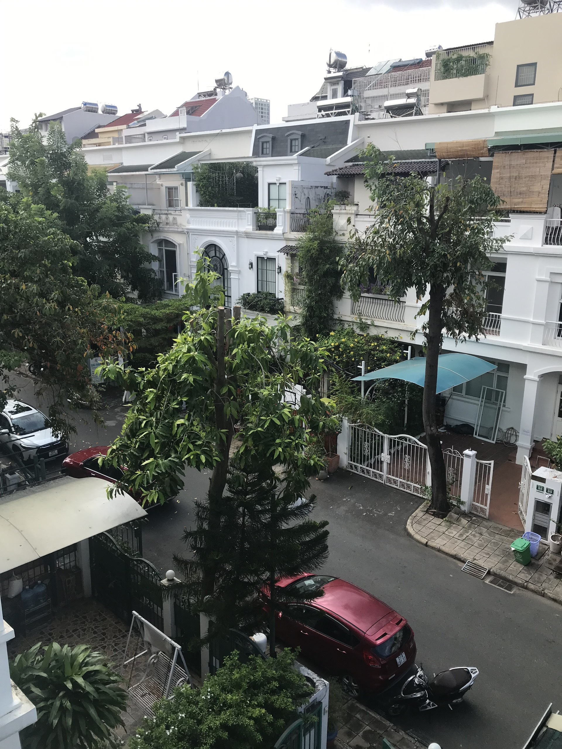 Cho thuê nhà phố vườn Hưng Thái- Khu compound Phú Mỹ Hưng. Diện tích: 7x18m, 4 phòng ngủ, nhà trống. Nội thất cơ bản, thcish hợp vừa ở vừa làm văn phòng. Giá chỉ: 35tr/ tháng. Anh chị xem nhà liên hệ: hotline Ngọc Thư ( zalo, viber) - 4538